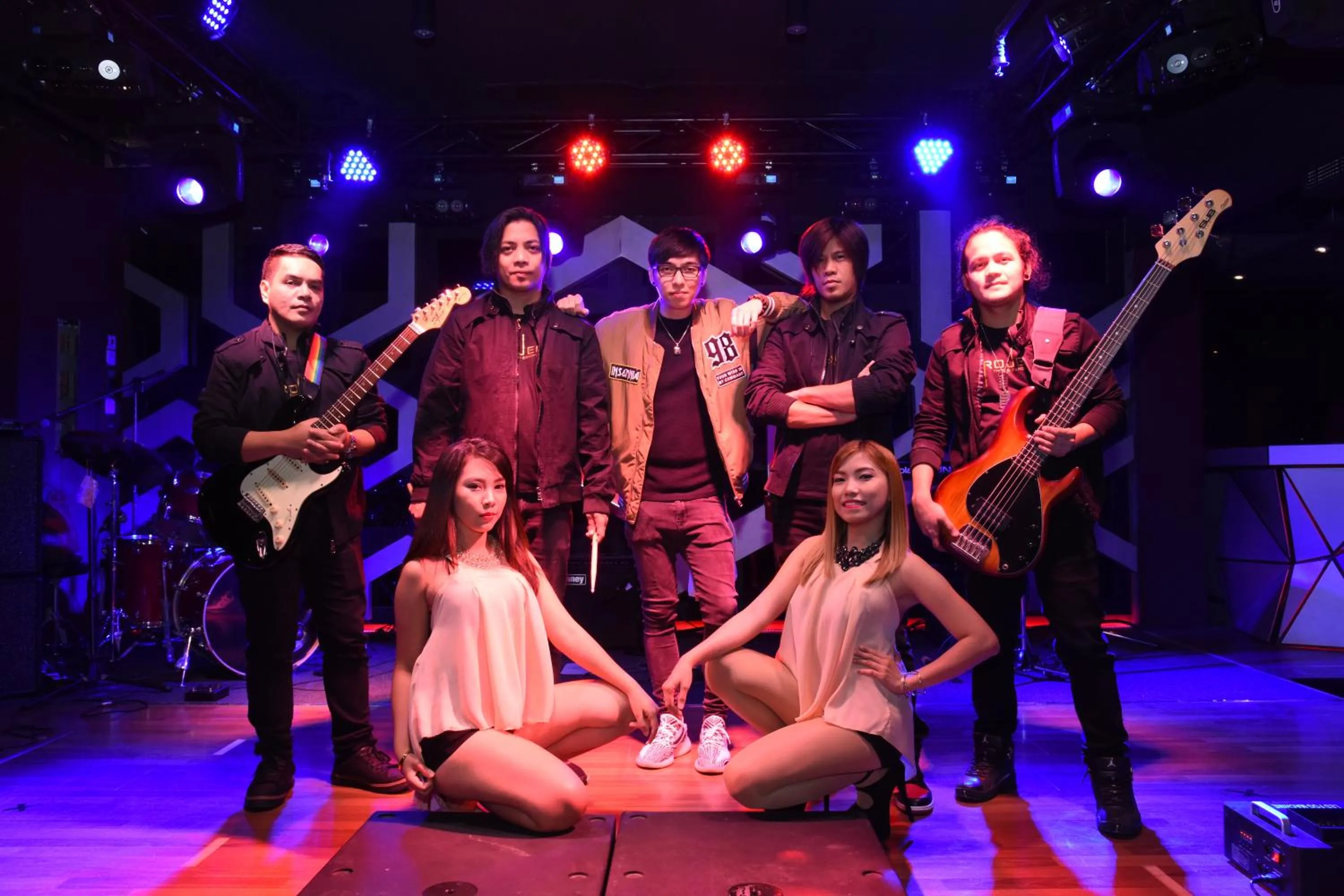 Evening entertainment in Monroe Hotel & Suites