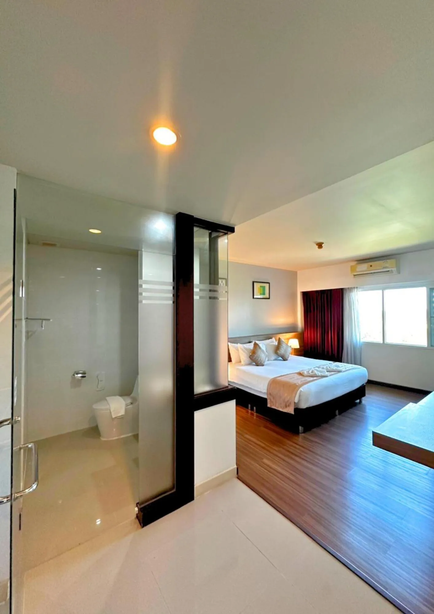 Shower, Bed in Akelada Hotel