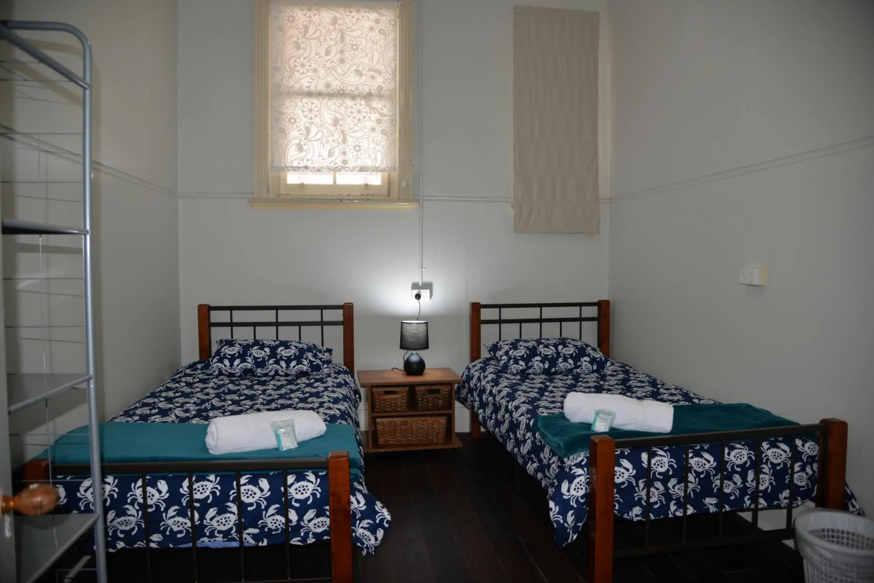 Twin Room with Shared Bathroom in Geraldton Backpackers Twin Room with Shared Bathroom in Geraldton Backpackers
