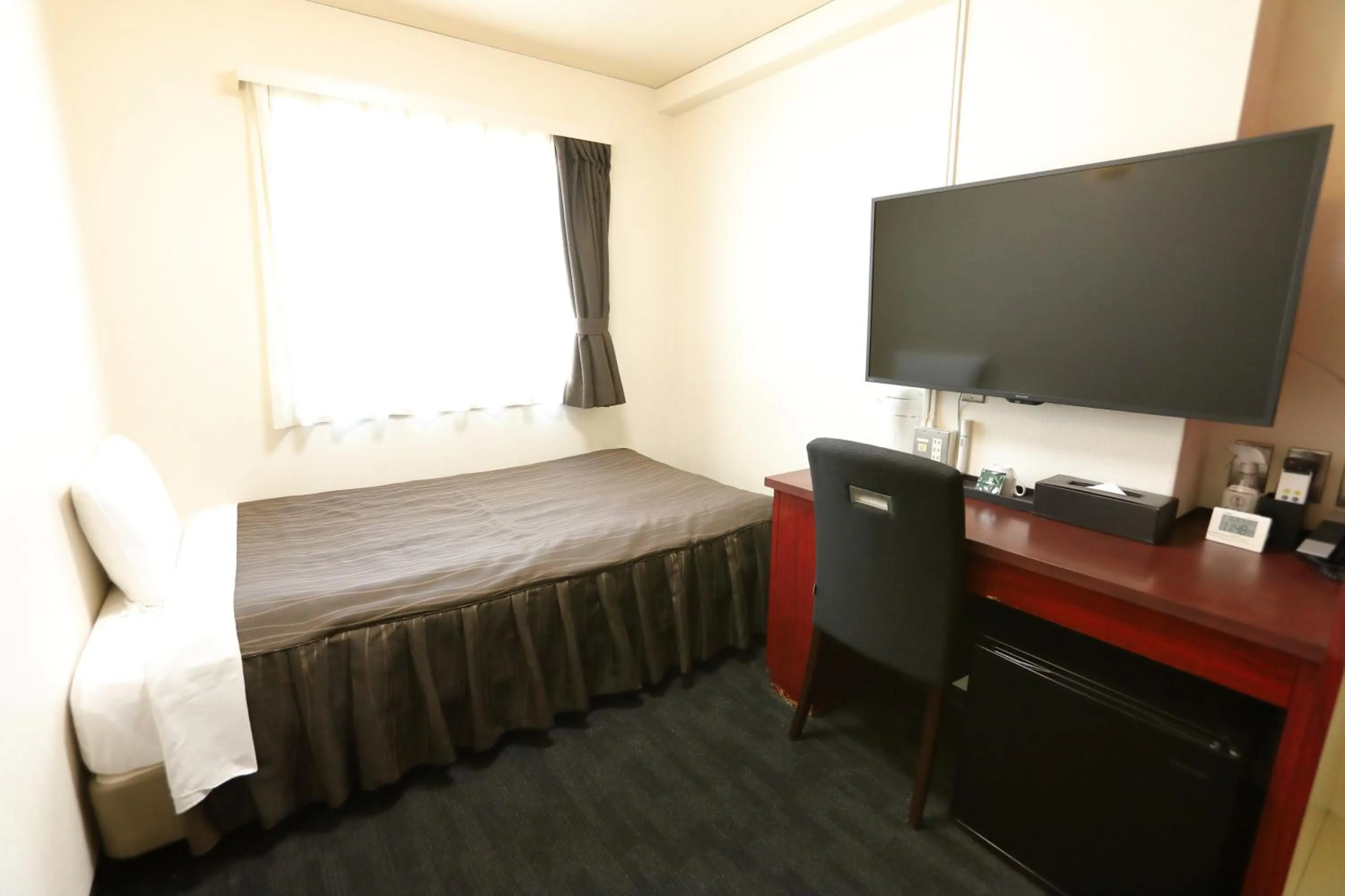 Photo of the whole room, Bed in Osaka Corona Hotel