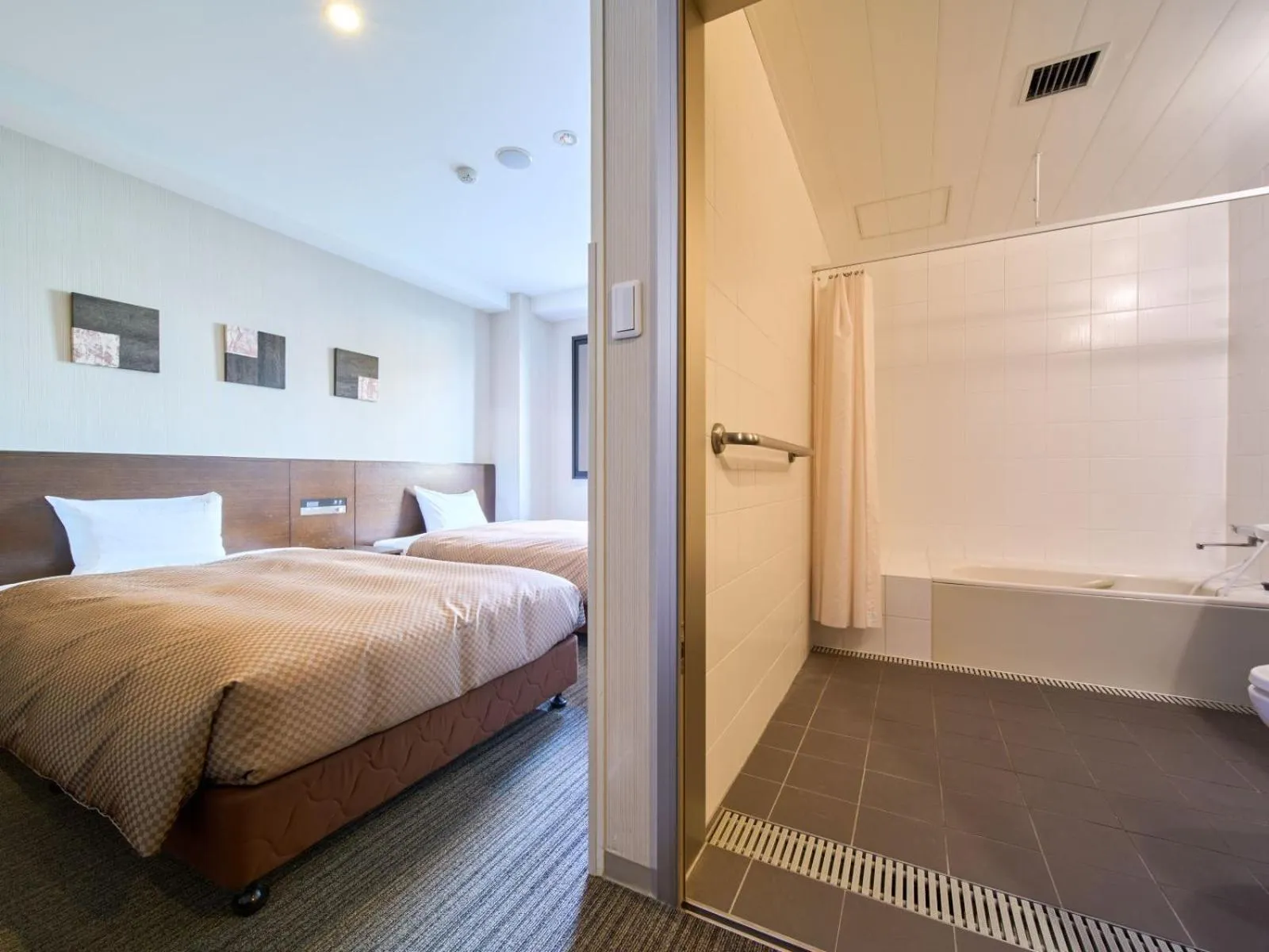 Photo of the whole room, Bed in Meitetsu Inn Kariya