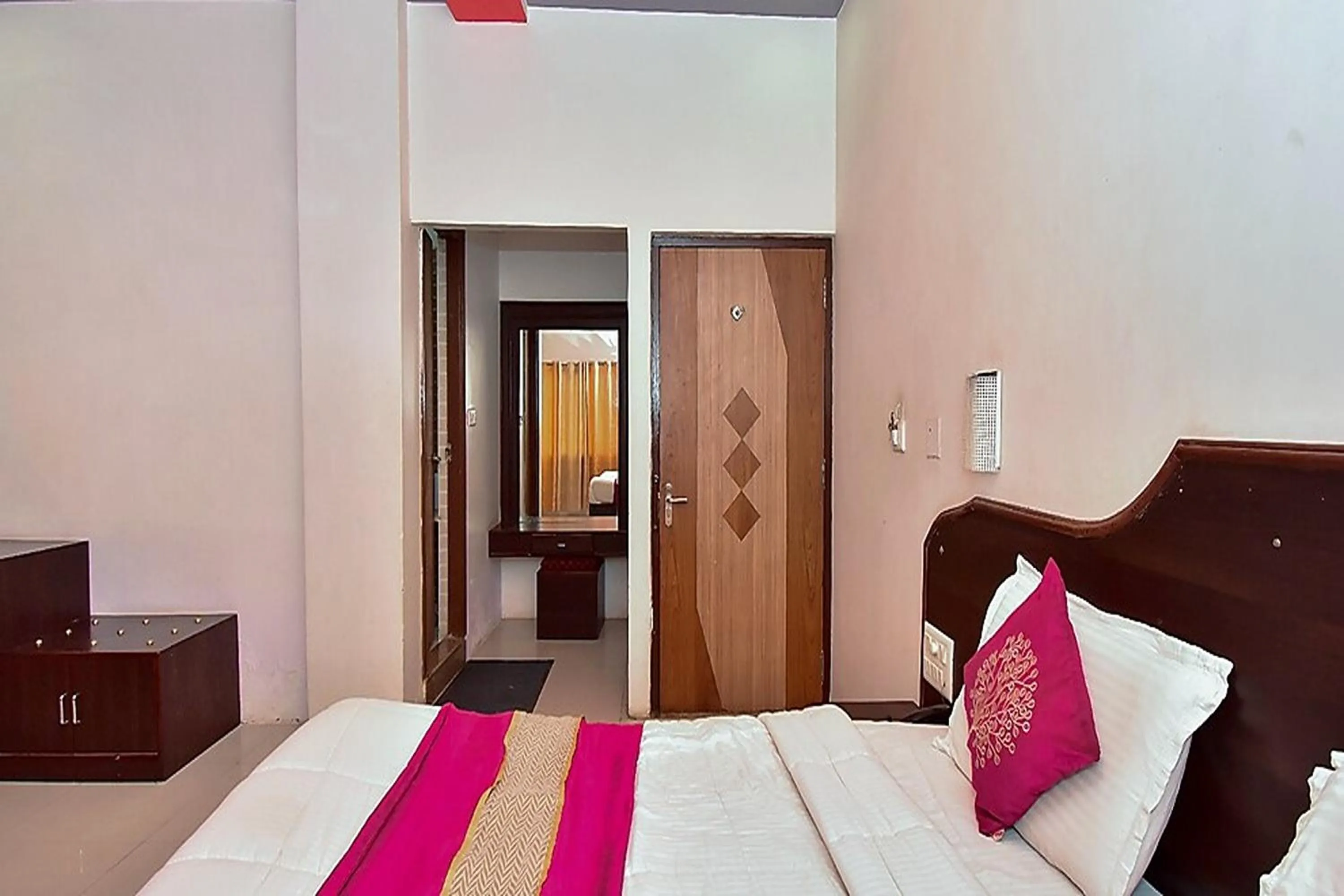 Bedroom in Hotel Deep Palace Near Bus Stand Udaipole