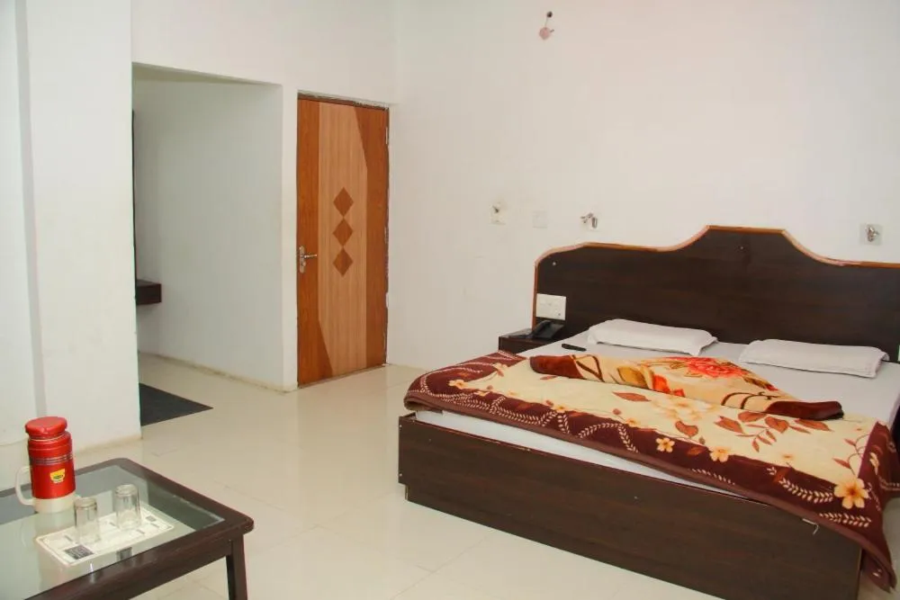 Bedroom in Hotel Deep Palace Near Bus Stand Udaipole