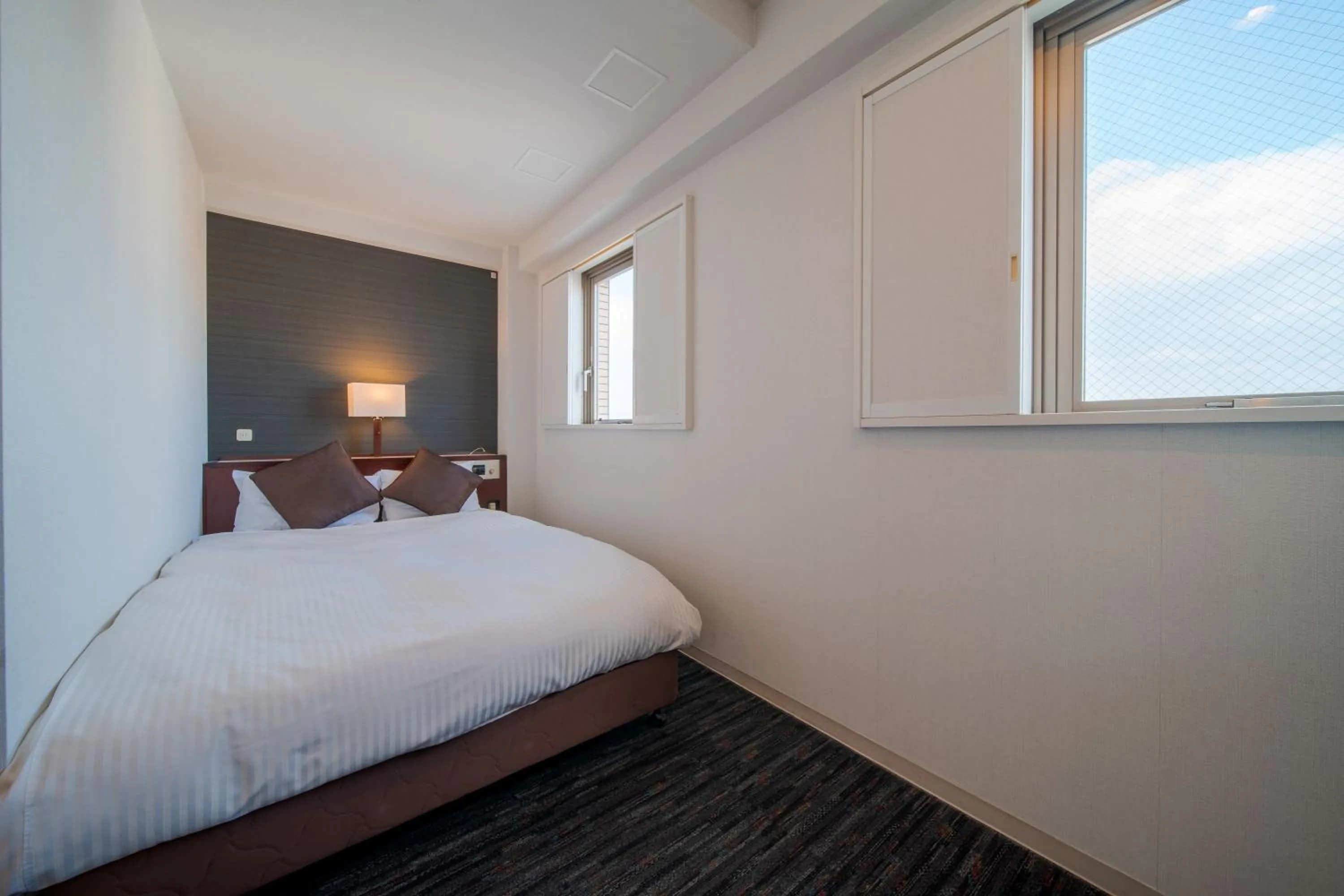 Bed in Meitetsu Inn Nagoya Ekimae