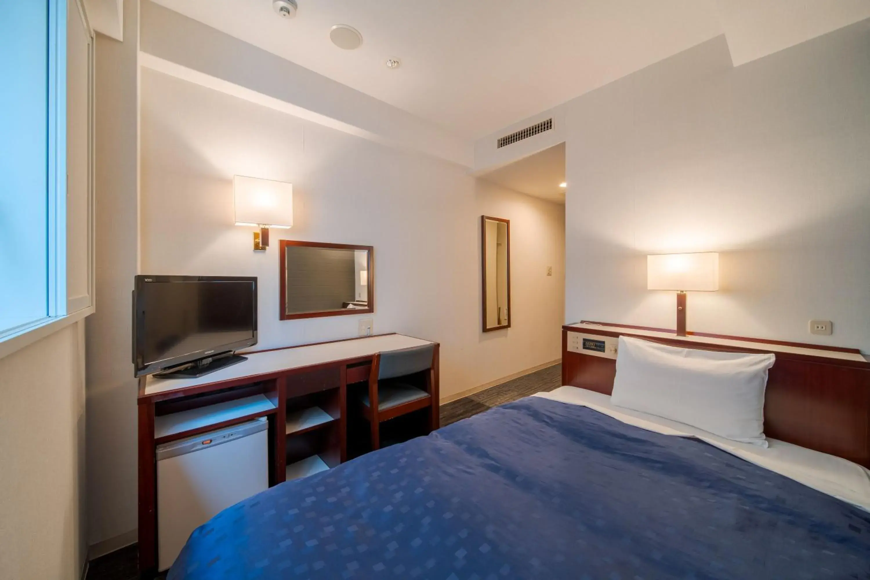 Double Room with Small Double Bed - Non-Smoking in Meitetsu Inn Nagoya Ekimae Double Room with Small Double Bed - Non-Smoking in Meitetsu Inn Nagoya Ekimae