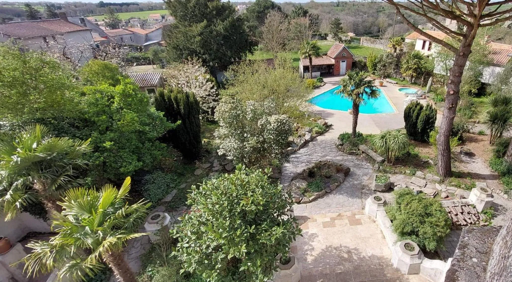 Garden view in Hôtel De La Barbacane