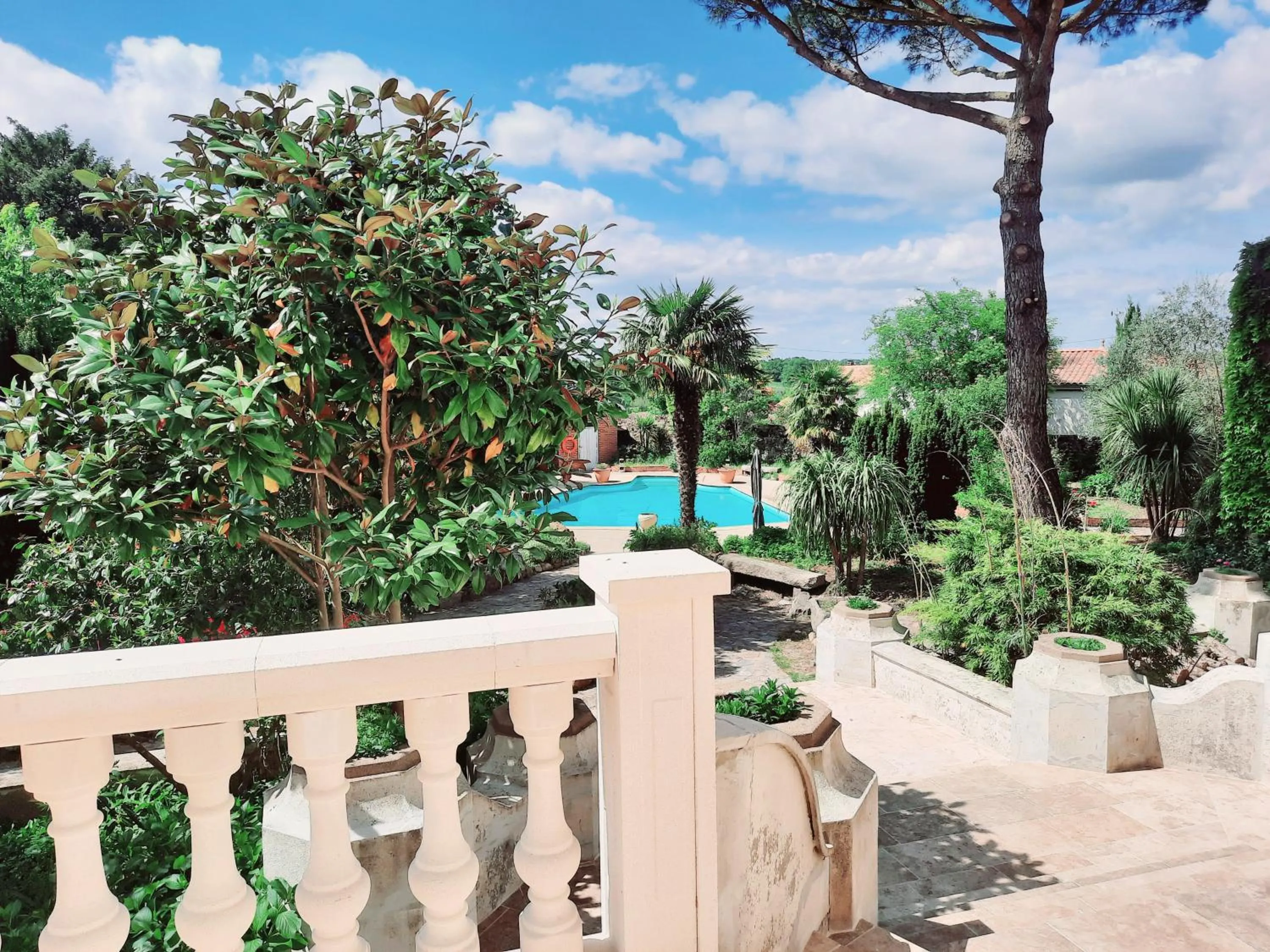 Garden view in Hôtel De La Barbacane