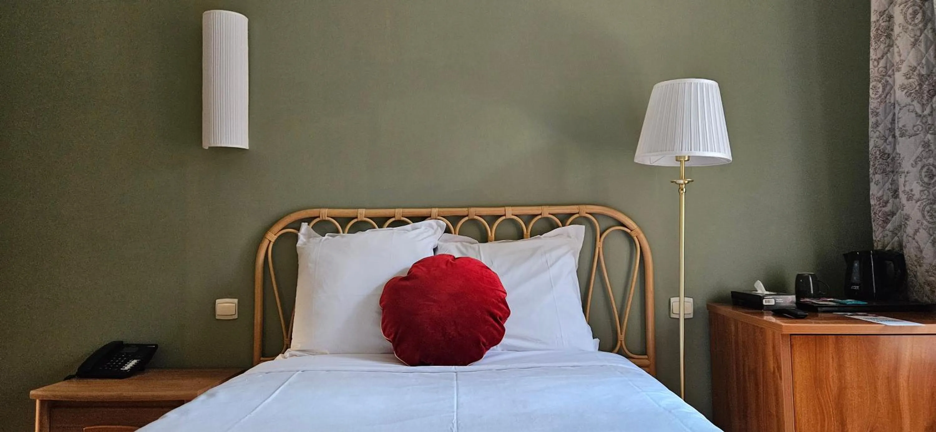 Bedroom, Bed in Hostellerie Du Lys