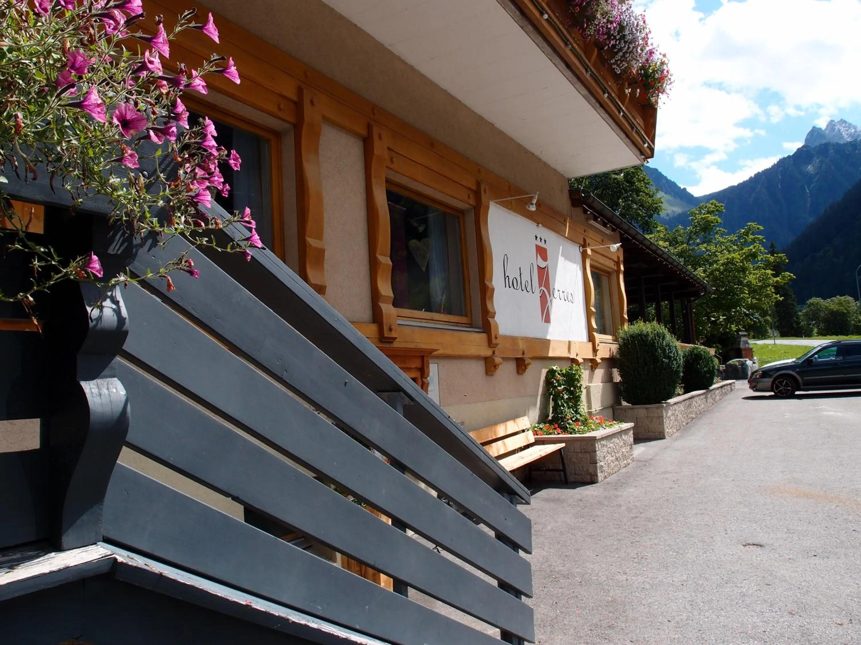 Facade/entrance in Hotel Zerres
