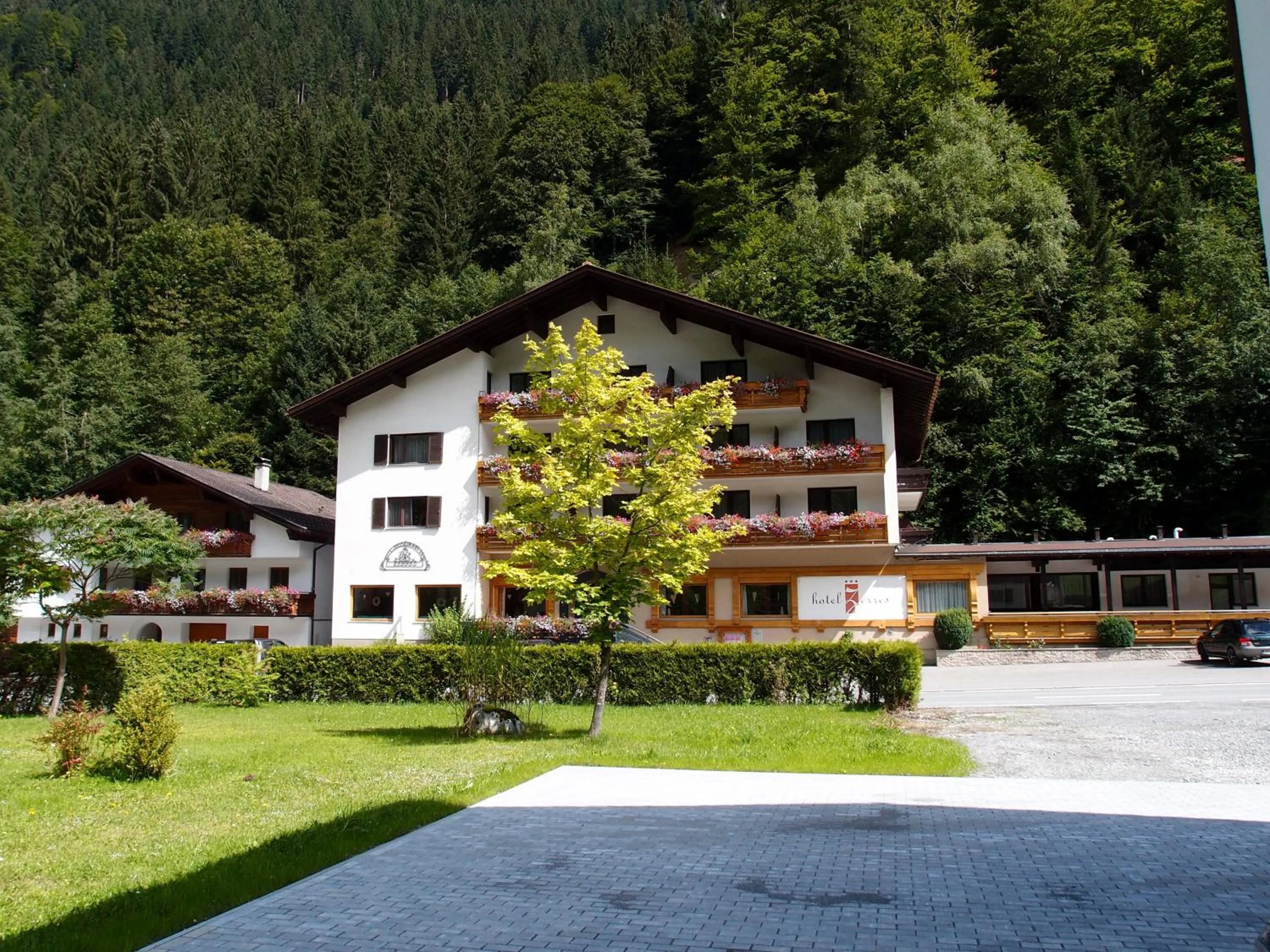 Facade/entrance in Hotel Zerres