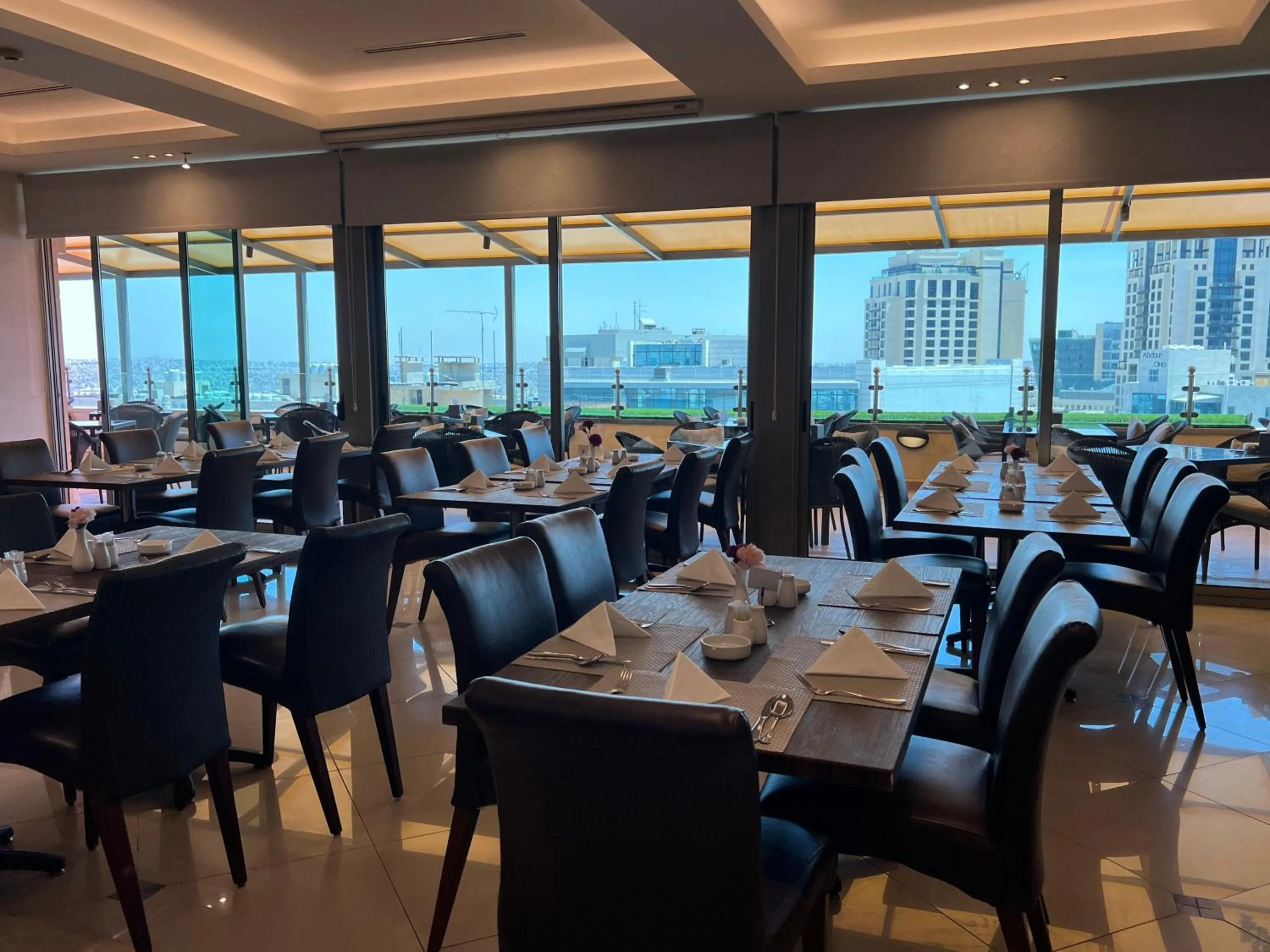 Restaurant/places to eat in Retaj Hotel