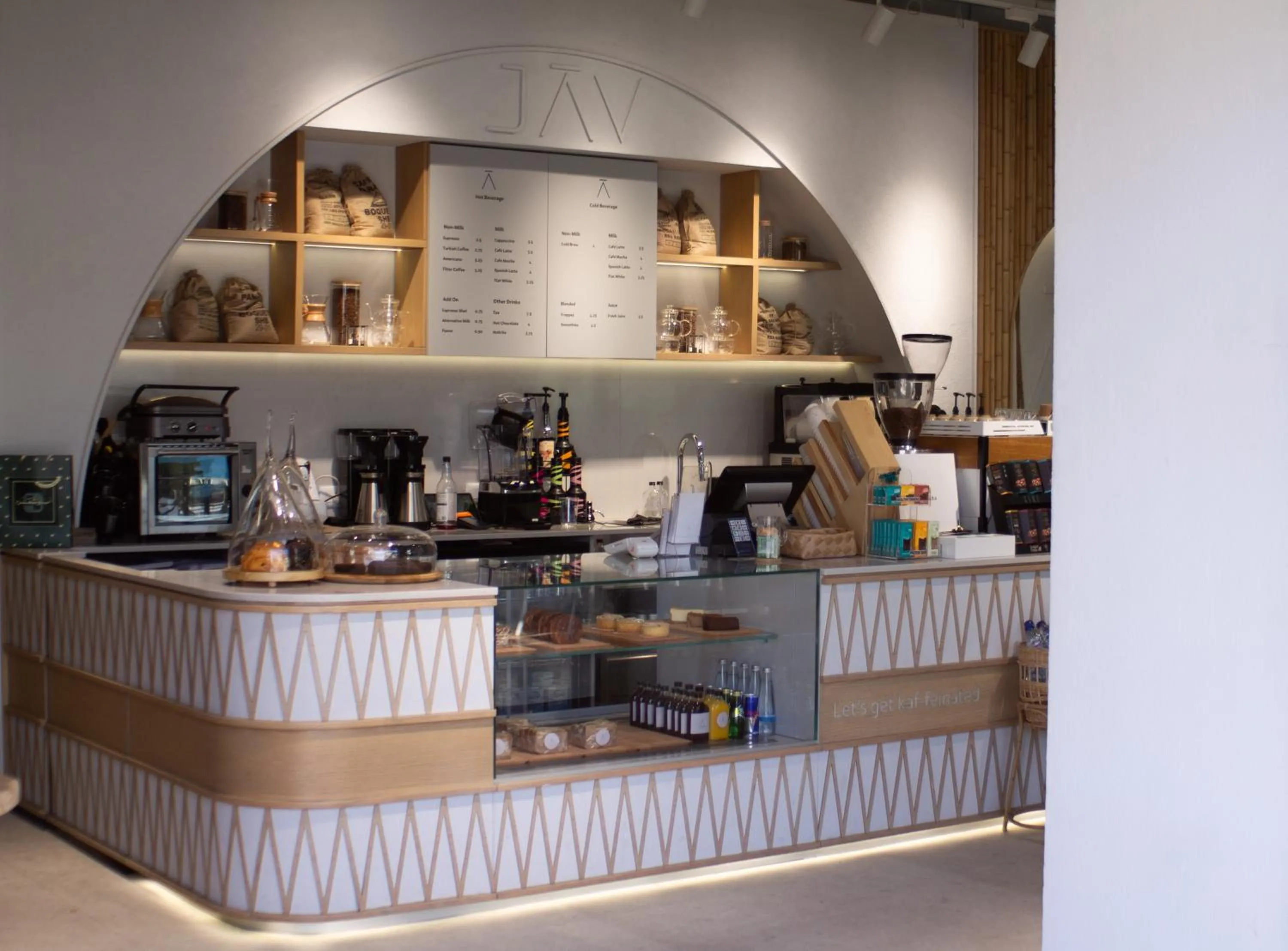 Restaurant/places to eat in Retaj Hotel