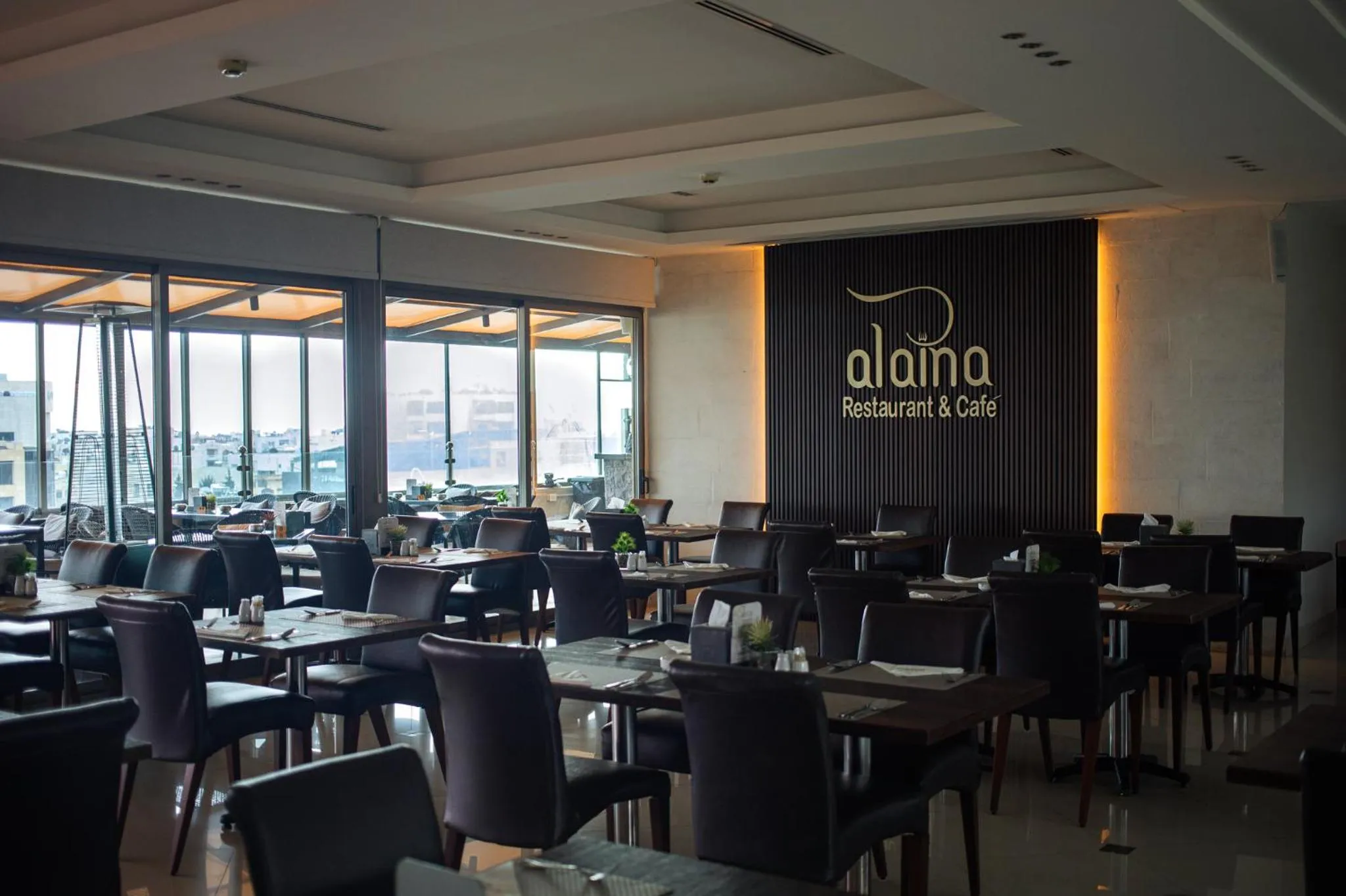 Restaurant/places to eat in Retaj Hotel