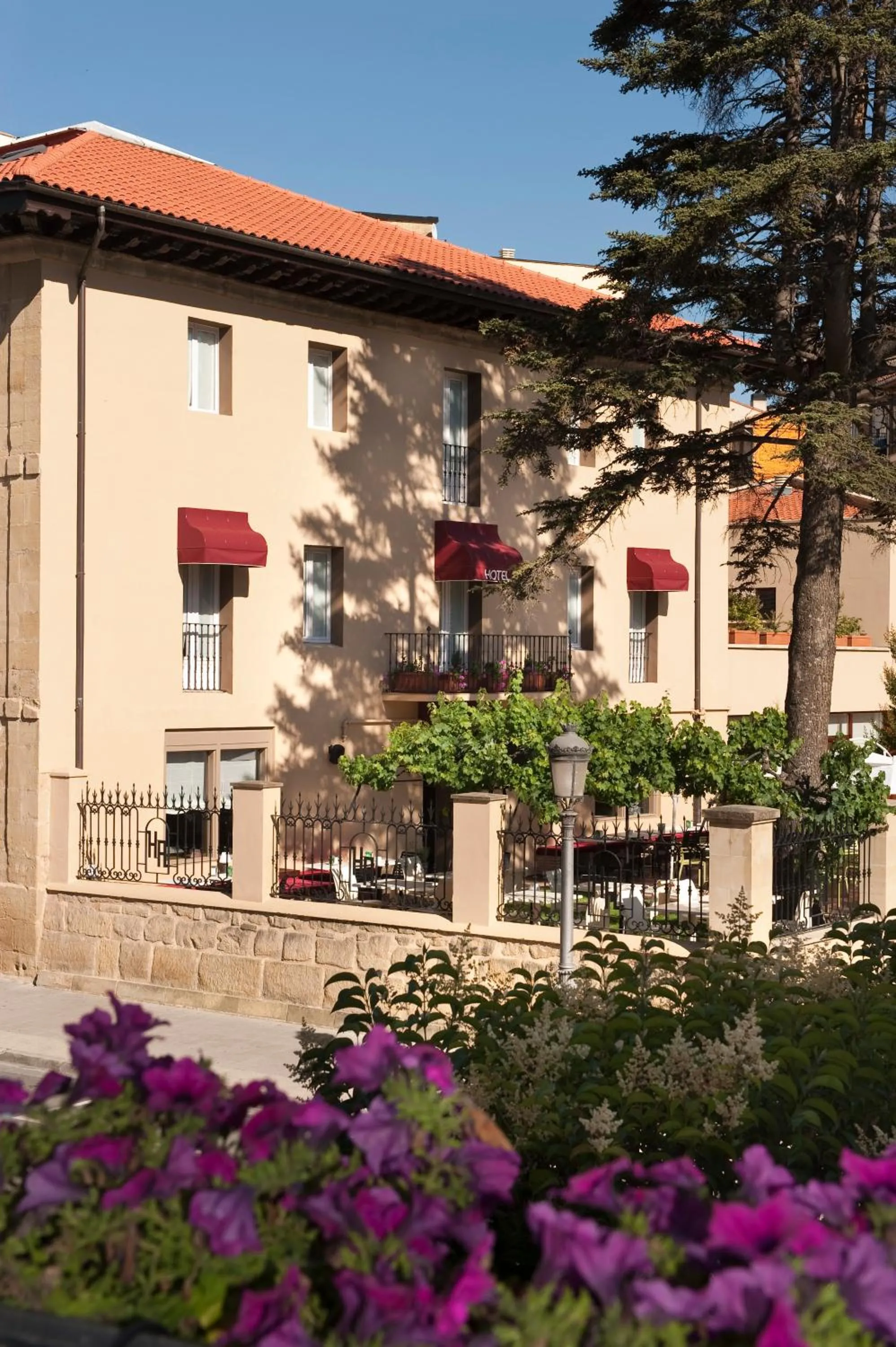Facade/entrance in Hotel Arrope