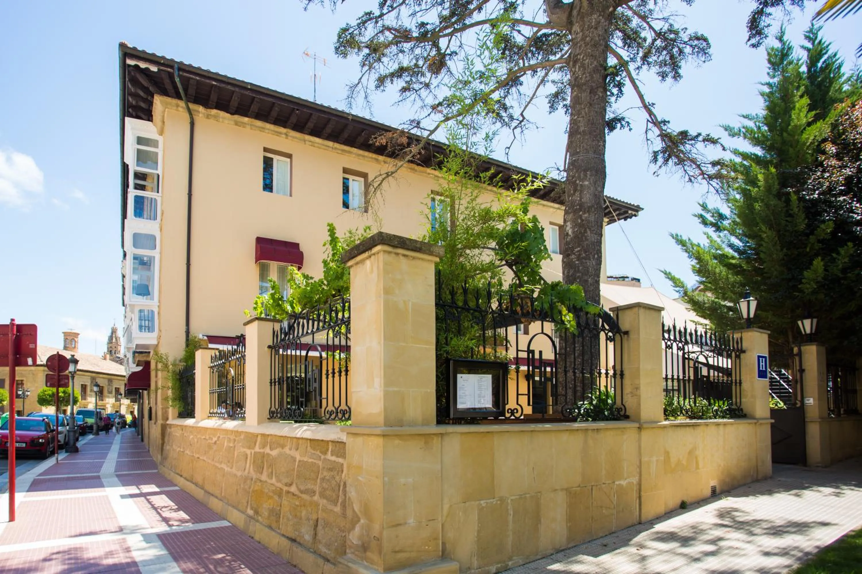 Property building in Hotel Arrope