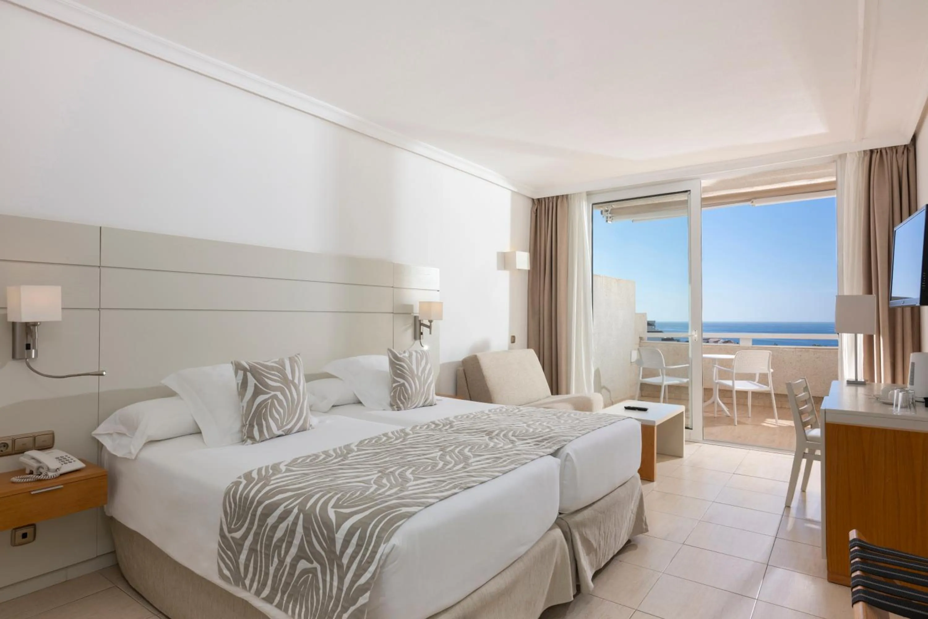 Bed in Landmar Playa La Arena