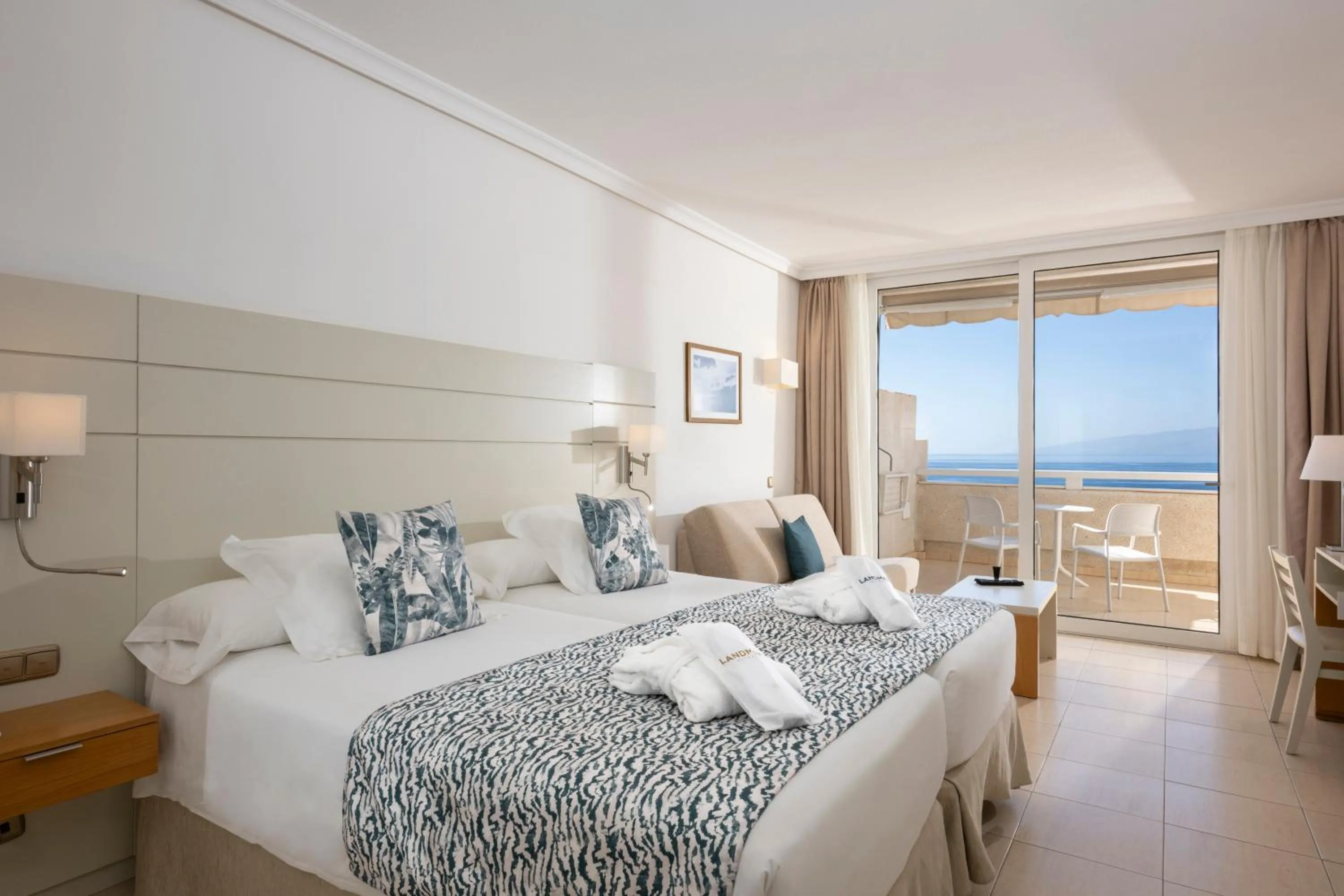 Bed in Landmar Playa La Arena