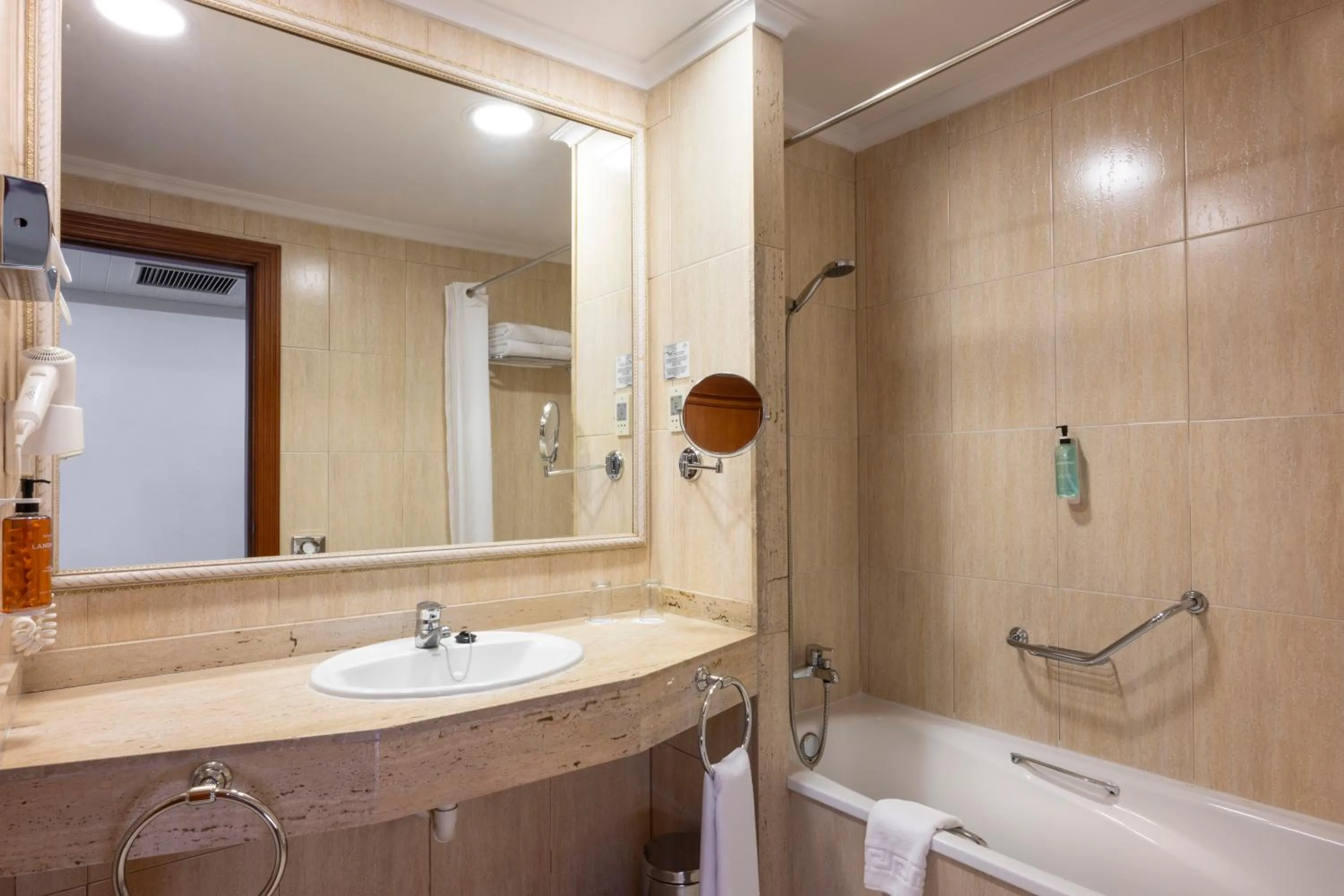 Bathroom in Landmar Playa La Arena