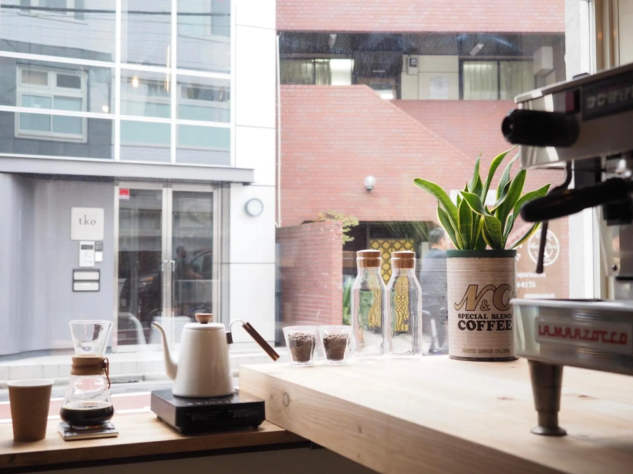 Day in almond hostel & cafe Shibuya