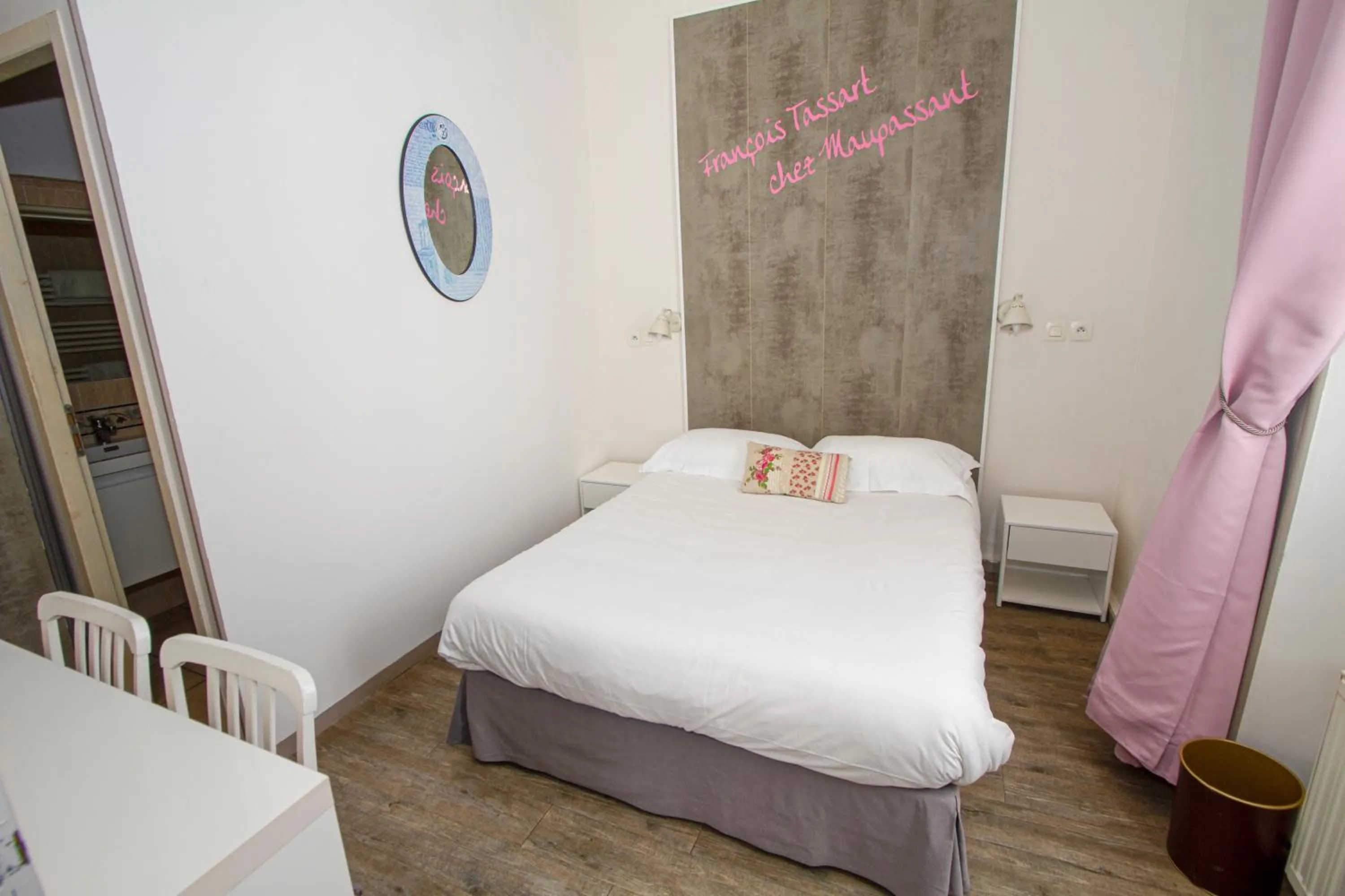 Bed in Hotel Chalet De L'isere