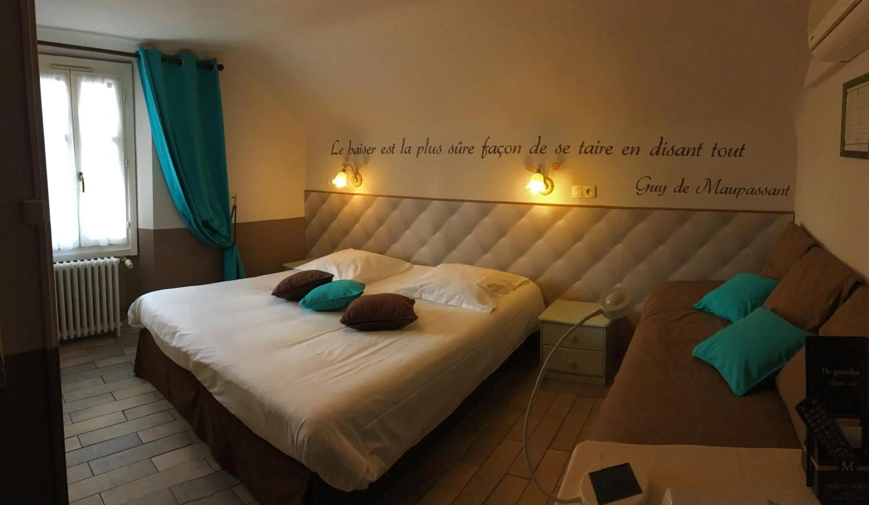 Photo of the whole room, Bed in Hotel Chalet De L'isere