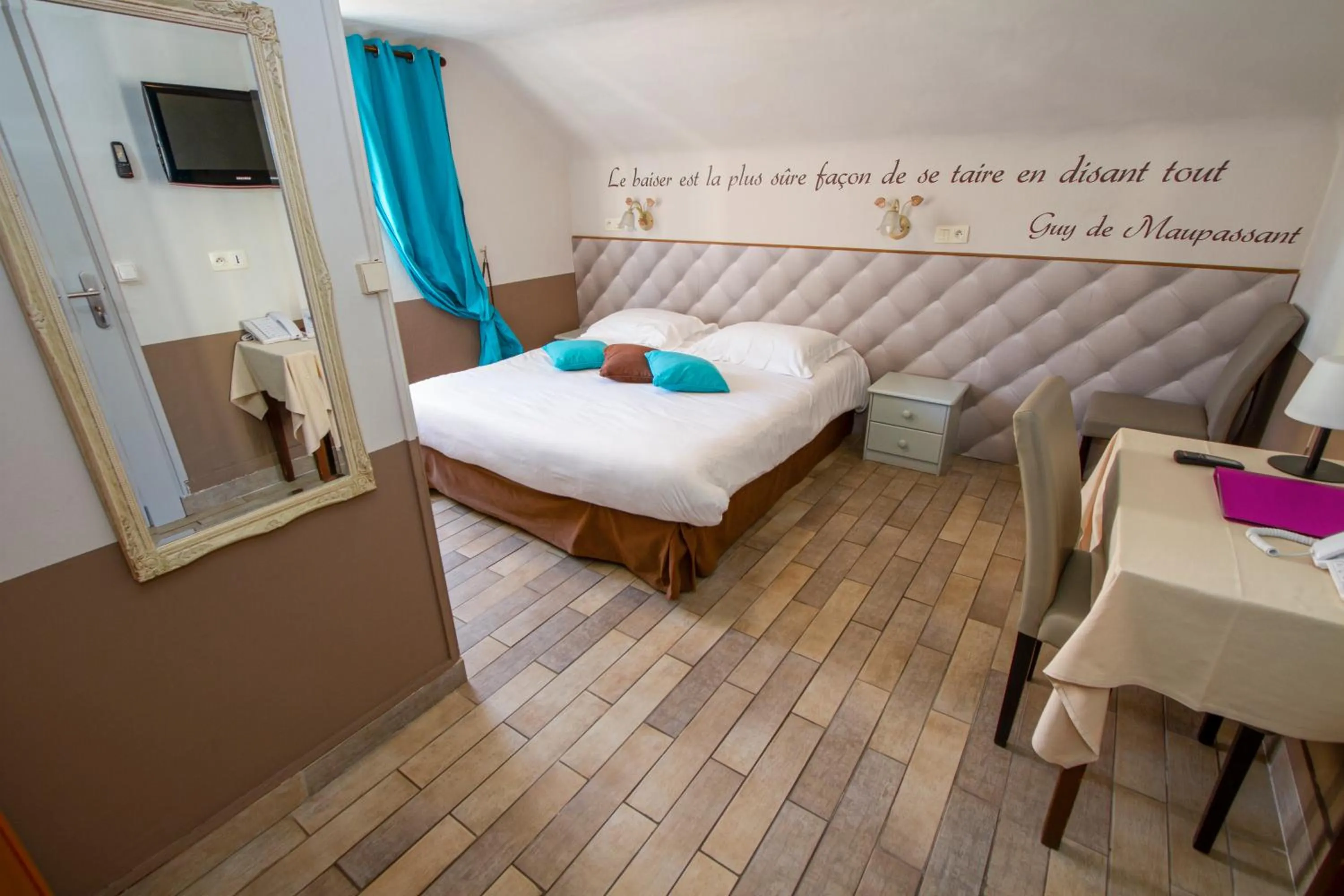 Bed in Hotel Chalet De L'isere