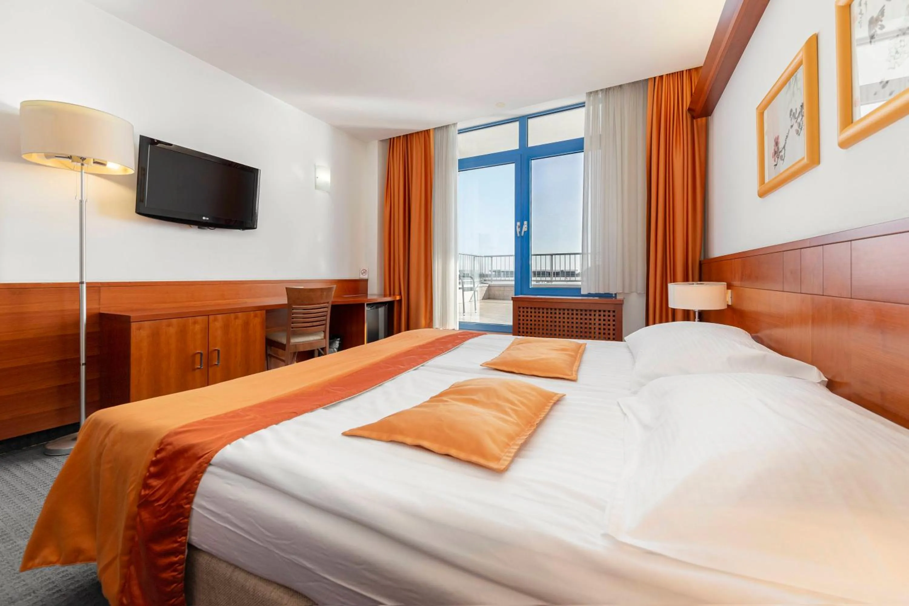 TV and multimedia, Bed in Garni Hotel Azul