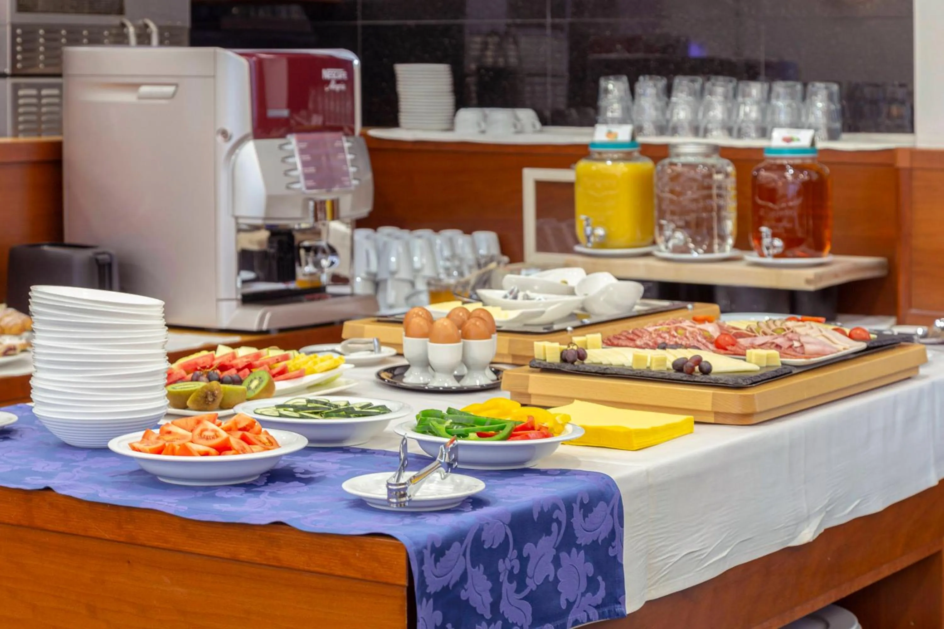 Restaurant/places to eat in Garni Hotel Azul