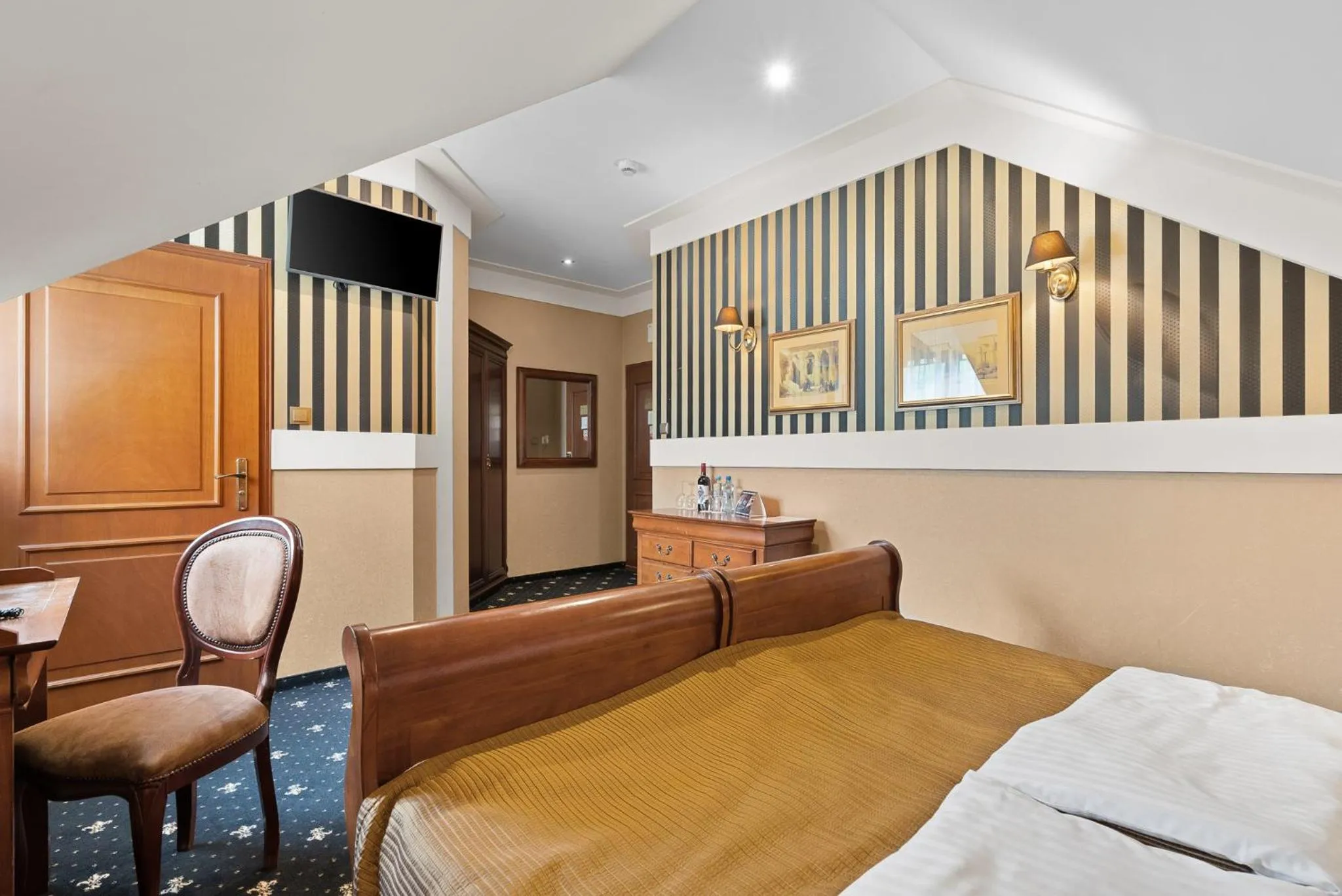 Bed in Hotel Diament Bella Notte Katowice - Chorzów