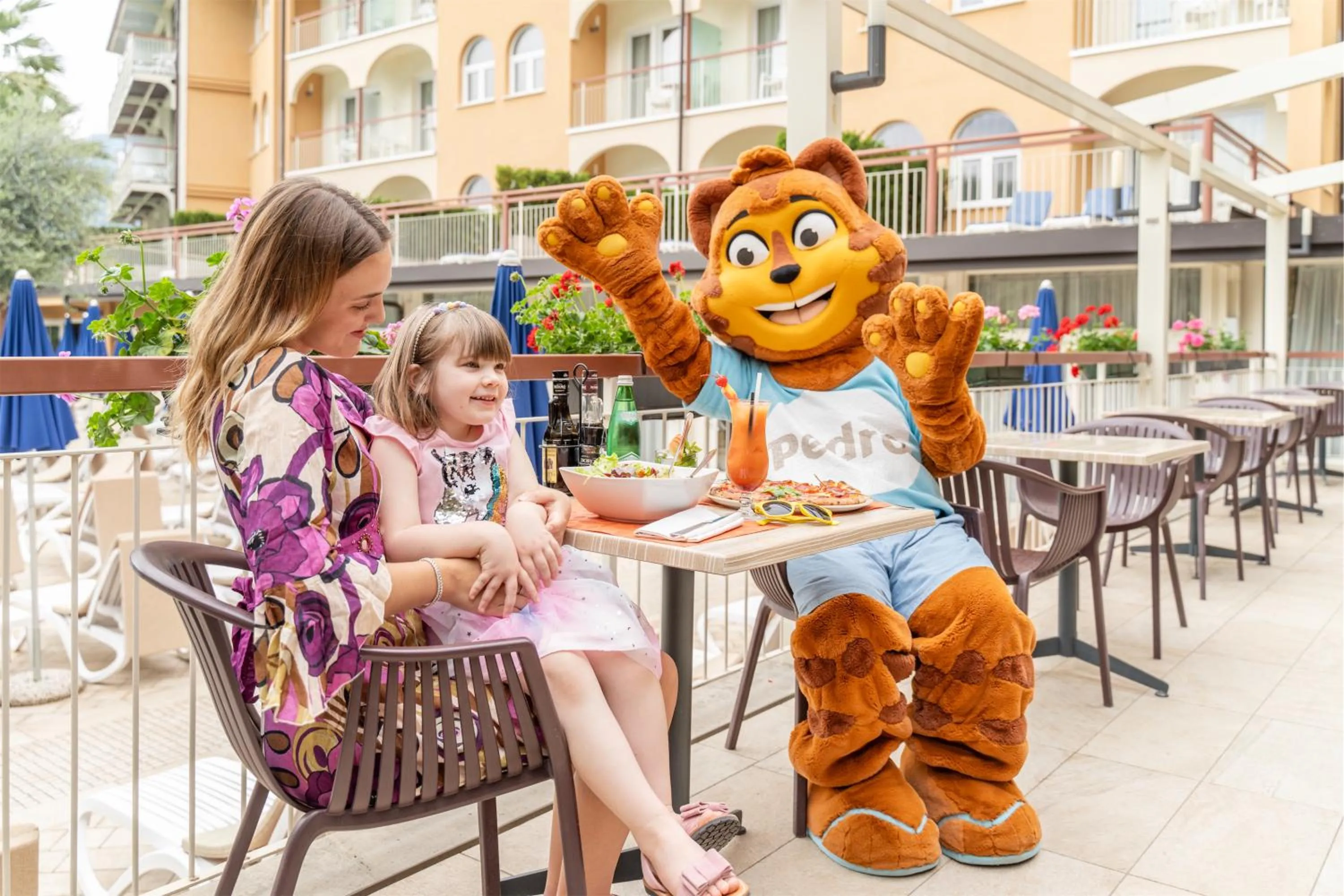 Restaurant/places to eat in Majestic Palace