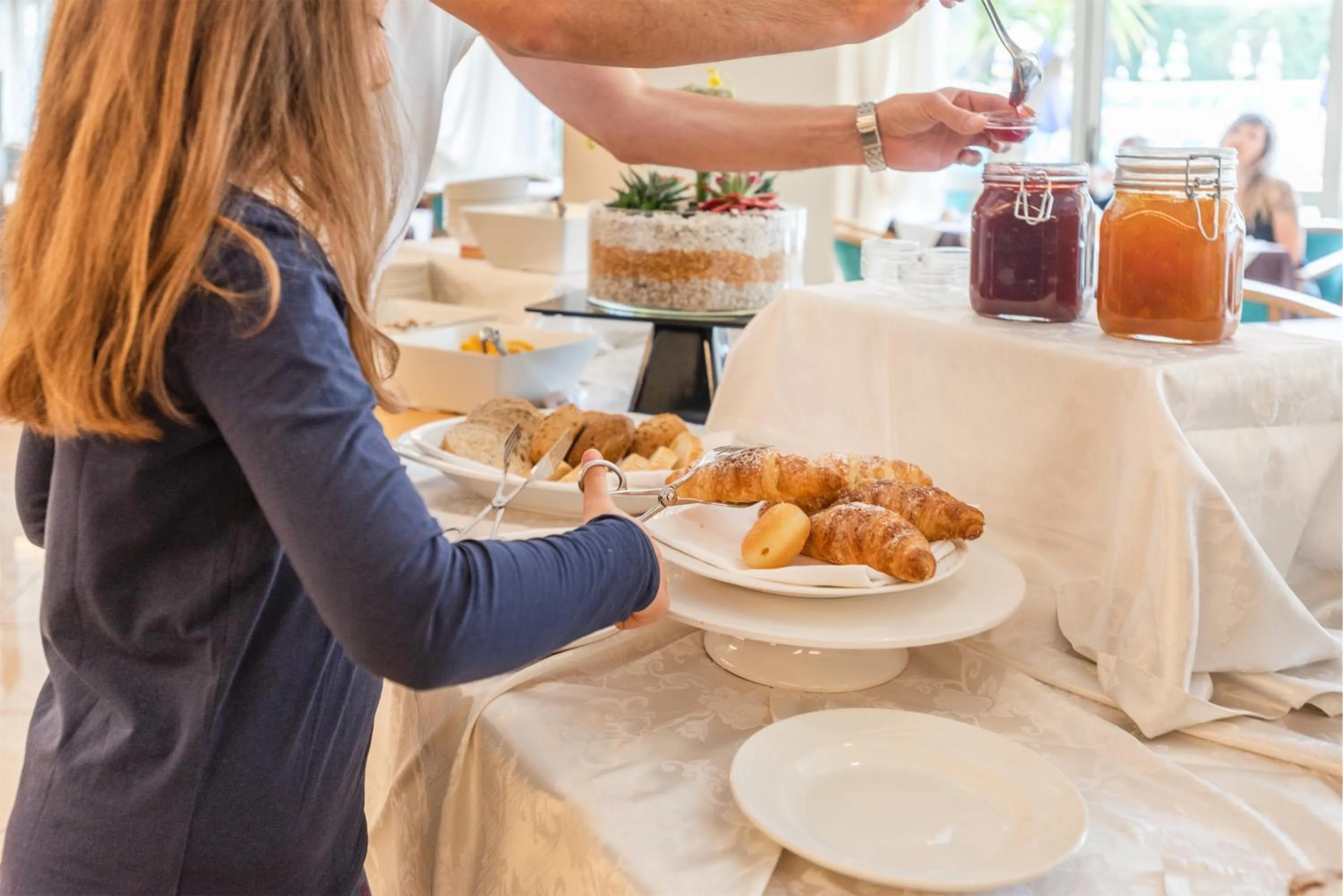 Restaurant/places to eat in Majestic Palace