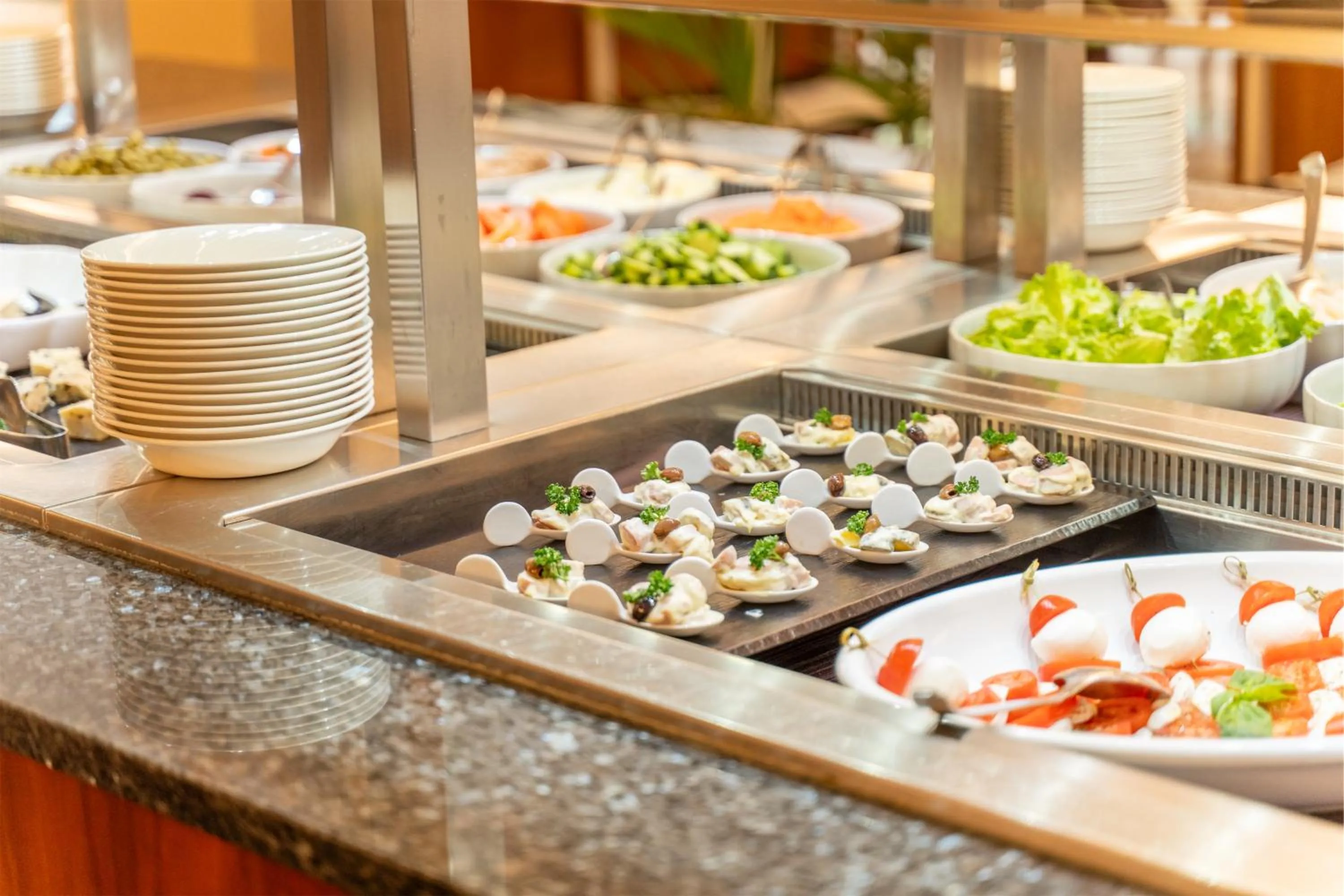 Restaurant/places to eat in Majestic Palace