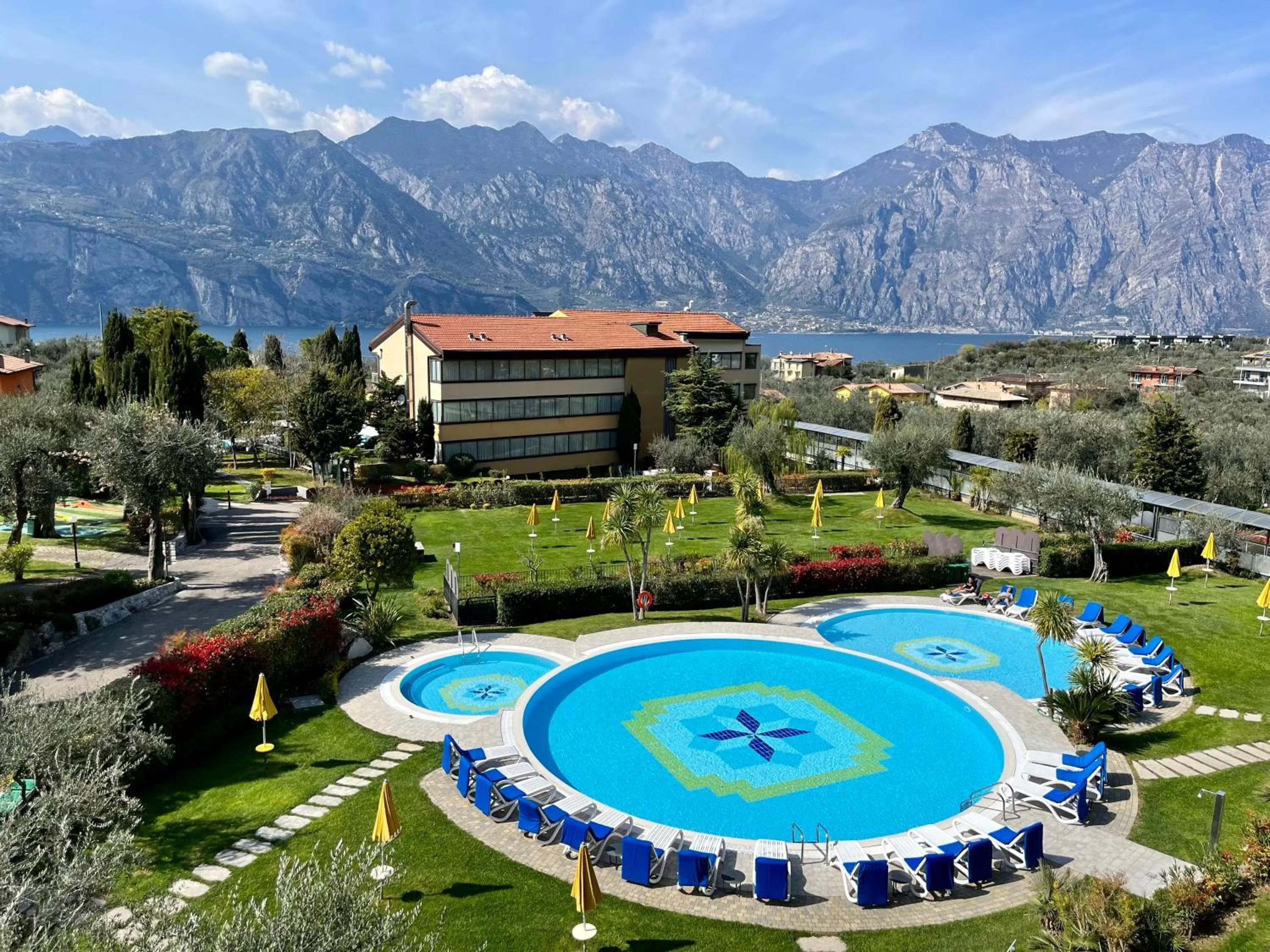 Property building in Majestic Palace