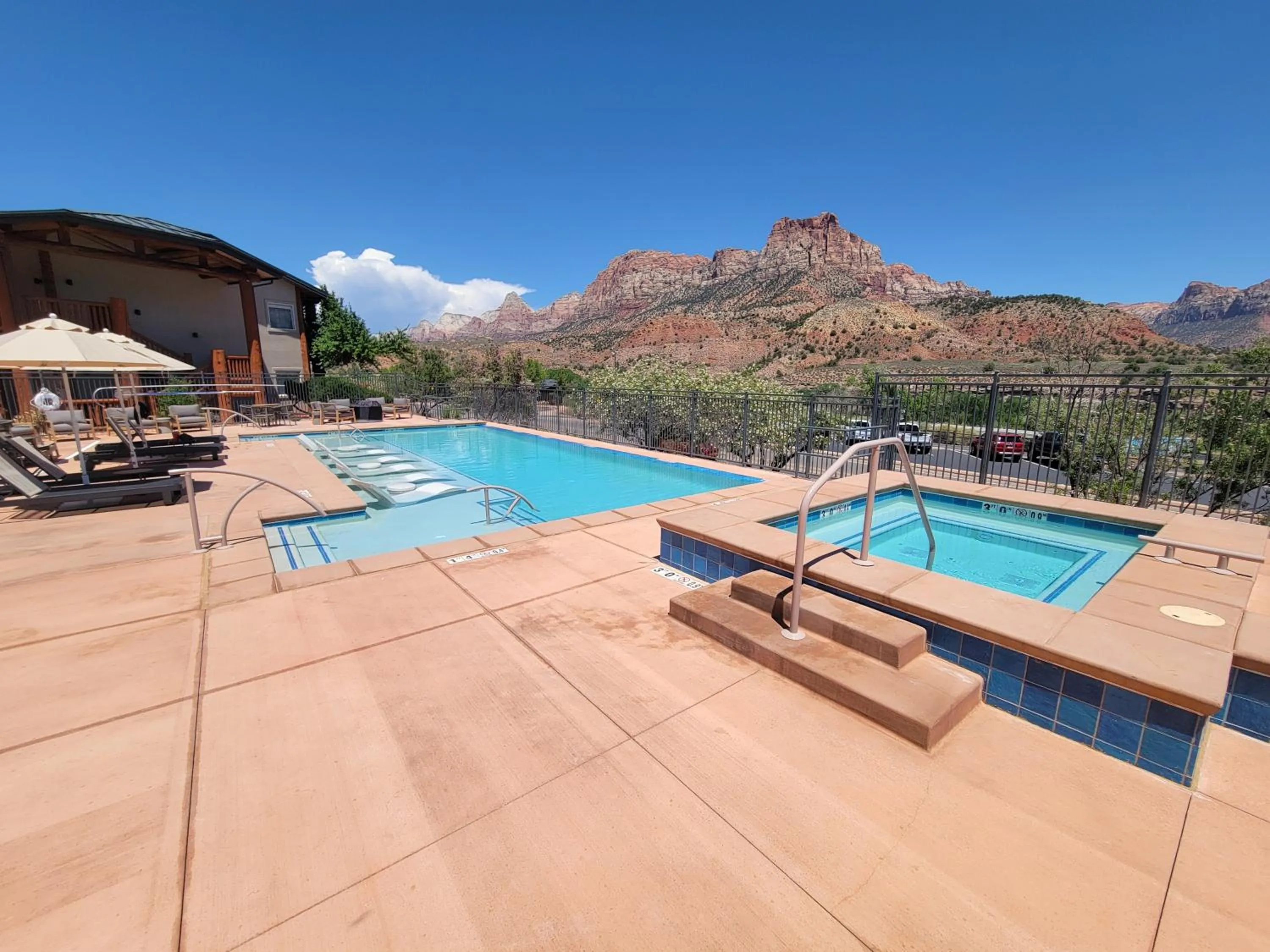 Swimming pool in Hotel De Novo Springdale, Tapestry Collection by Hilton