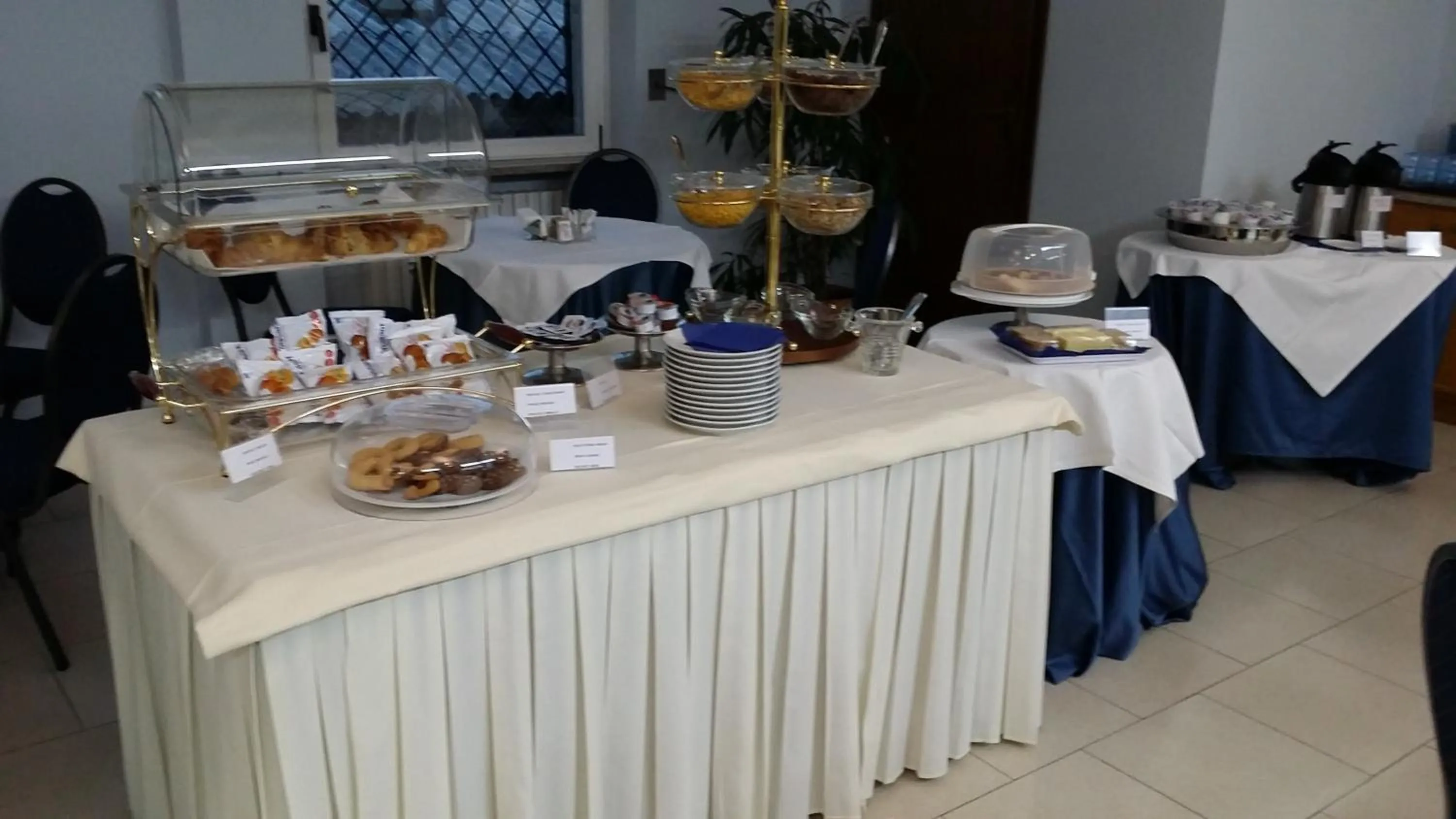 Food and drinks in Flying Hotel