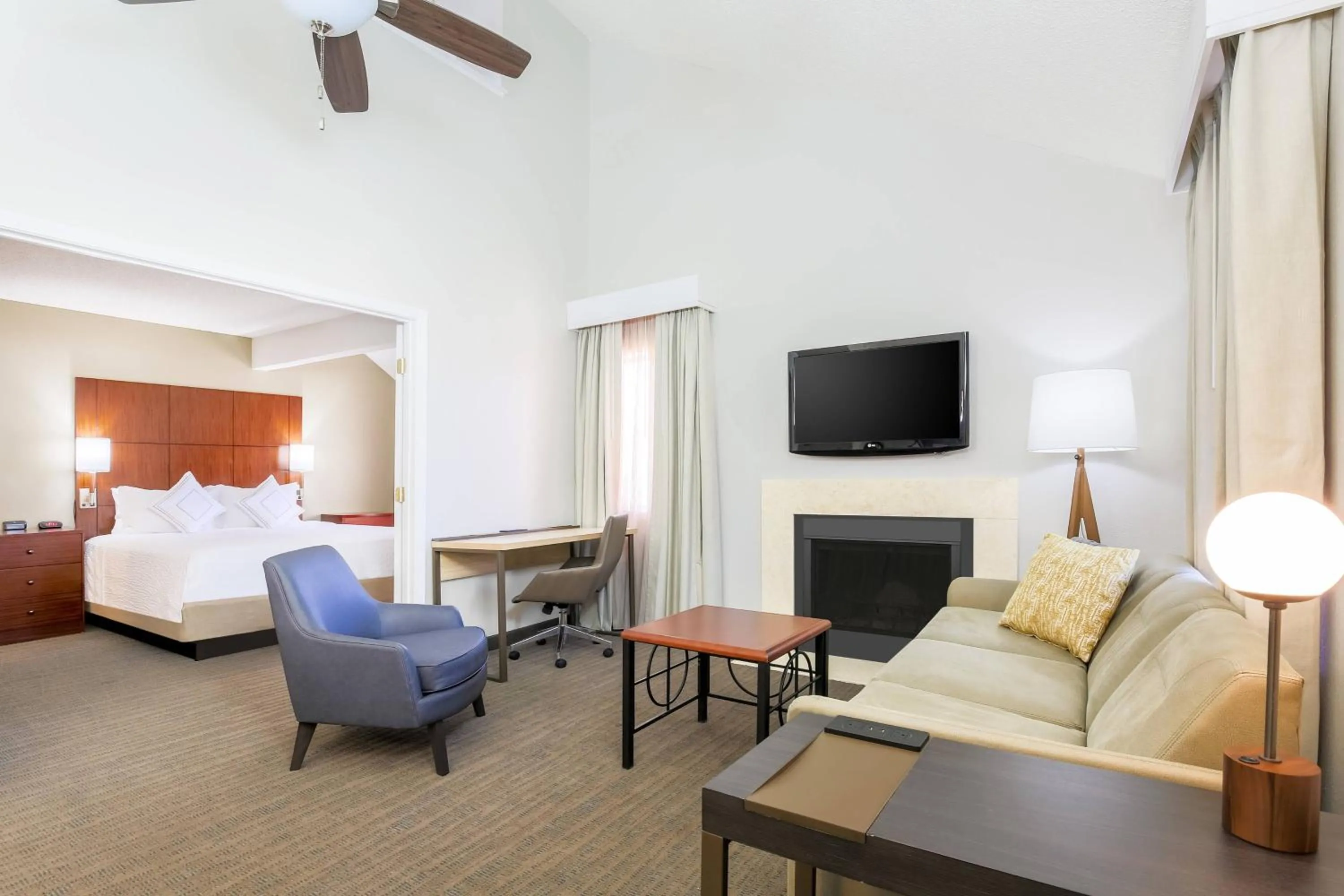 Photo of the whole room, Bed in Residence Inn by Marriott Atlanta Cumberland/Galleria