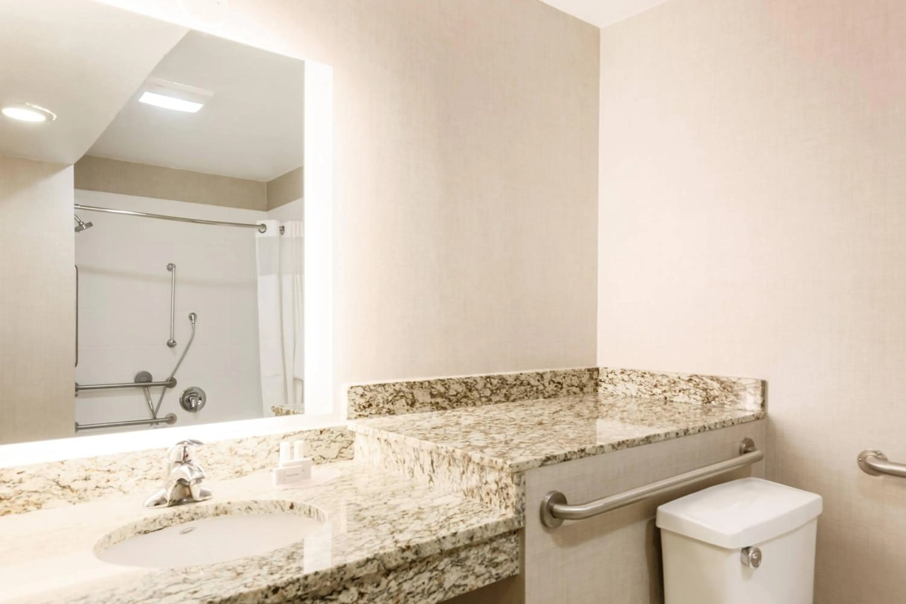 Bathroom in Residence Inn by Marriott Atlanta Cumberland/Galleria