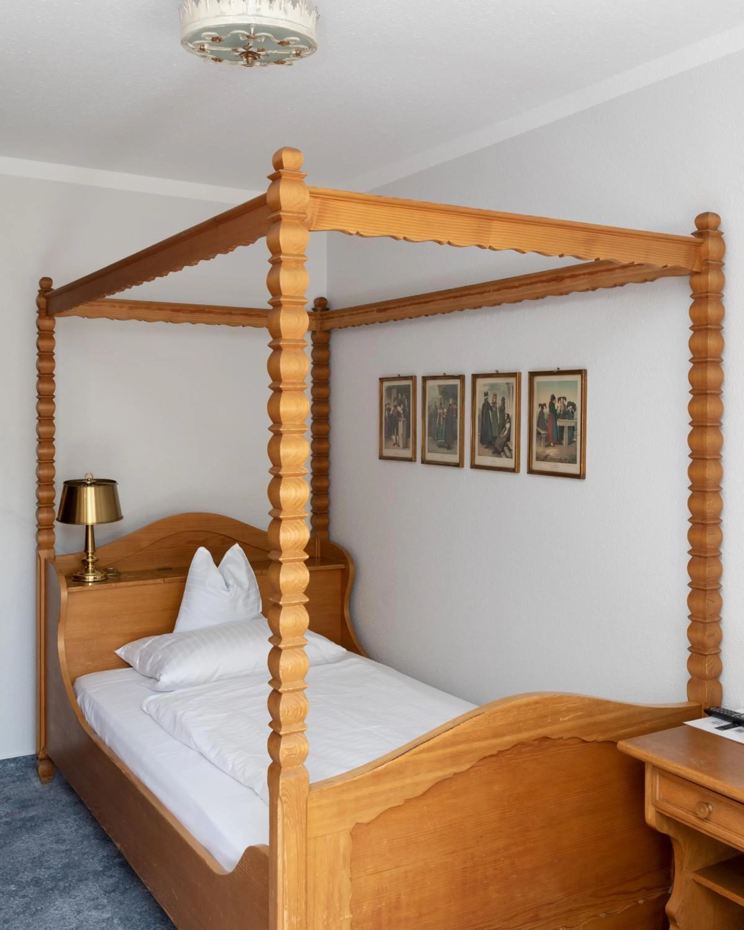 Bed in Hotel Gasthaus Adler