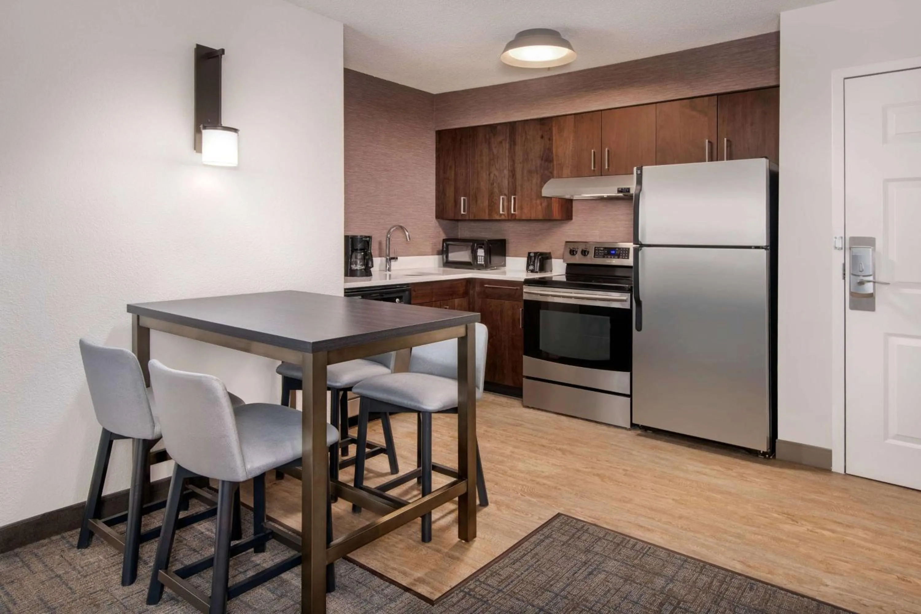 Kitchen or kitchenette in Sonesta ES Suites Atlanta Kennesaw Town Center