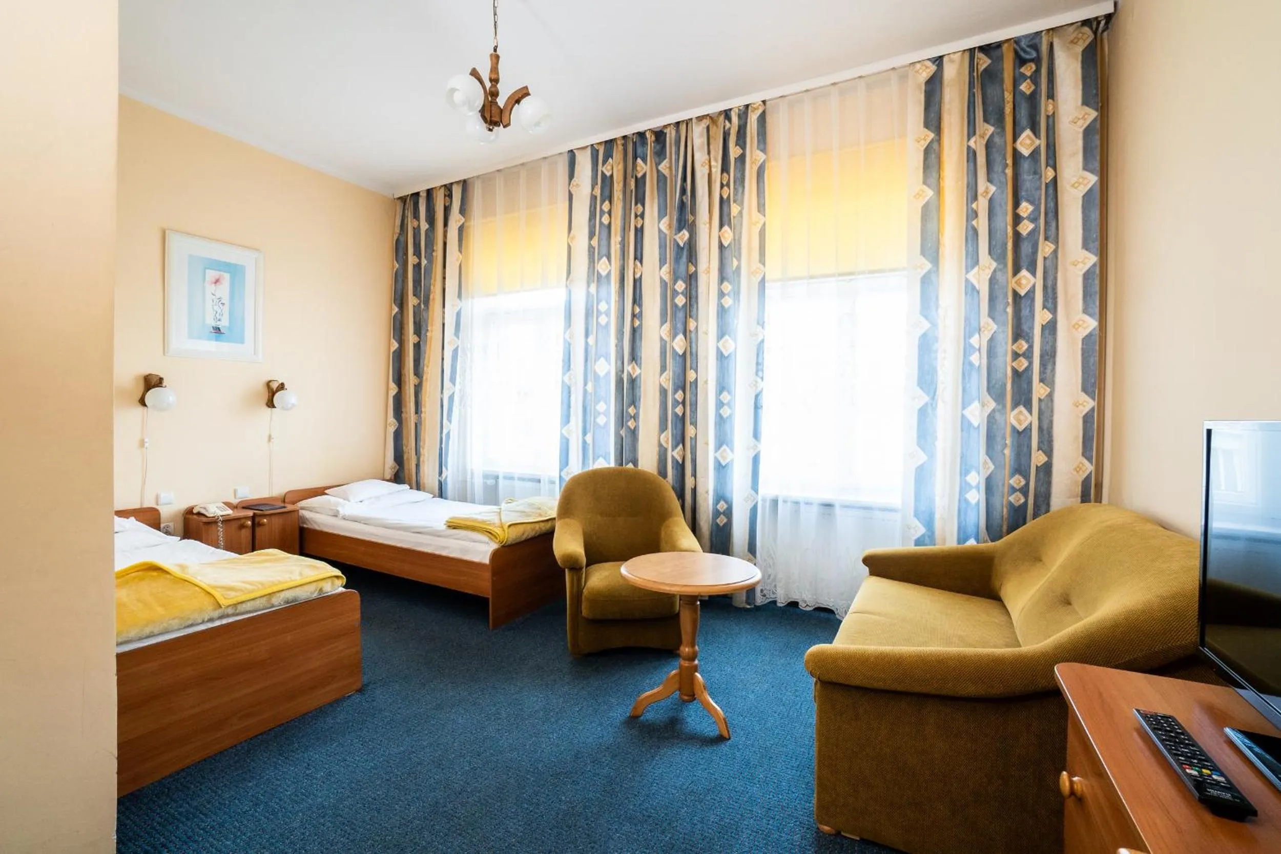 Photo of the whole room, Bed in Europa