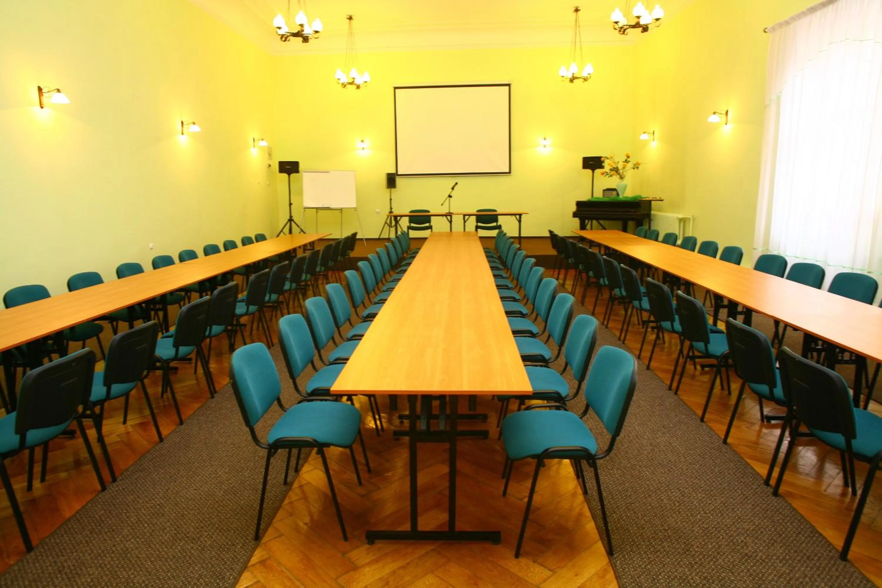 Business facilities in Europa