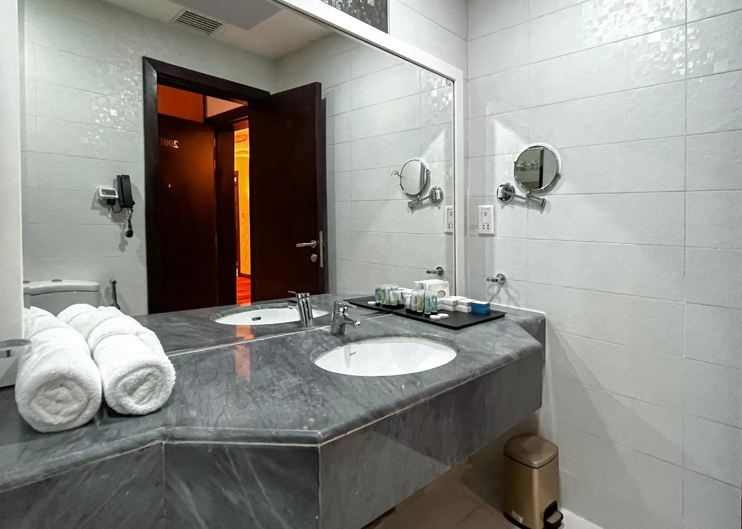 Shower in Al Mansour Plaza Hotel