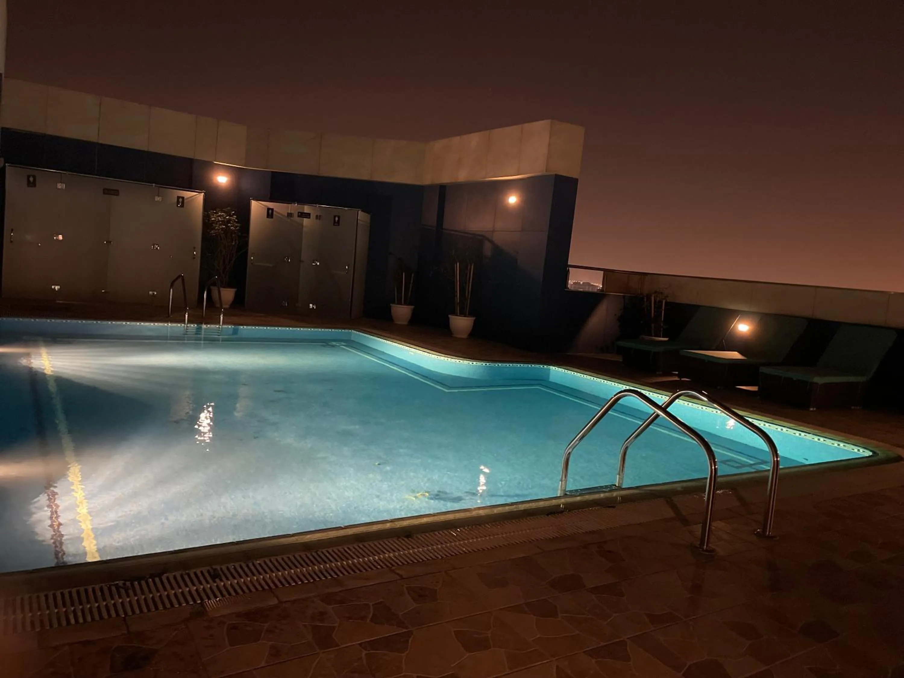Swimming pool in Al Mansour Plaza Hotel