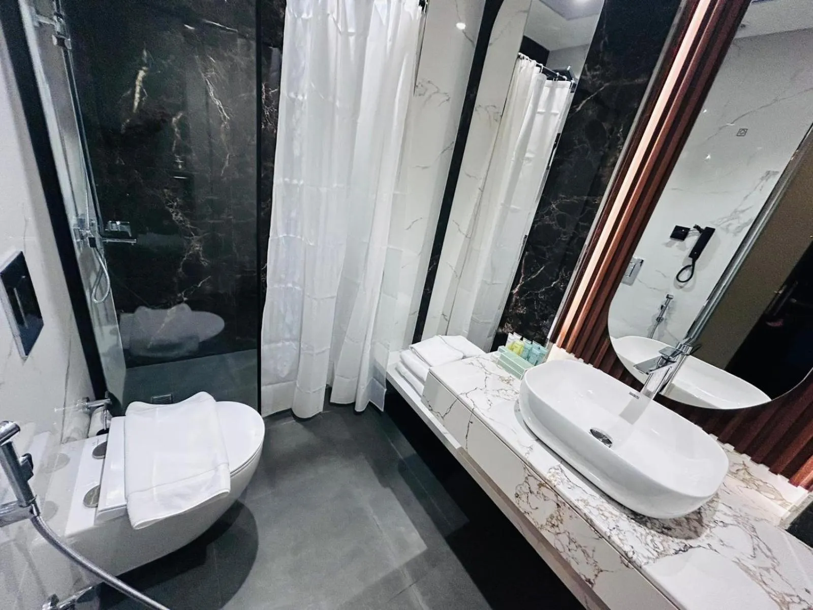 Bathroom in Al Mansour Plaza Hotel