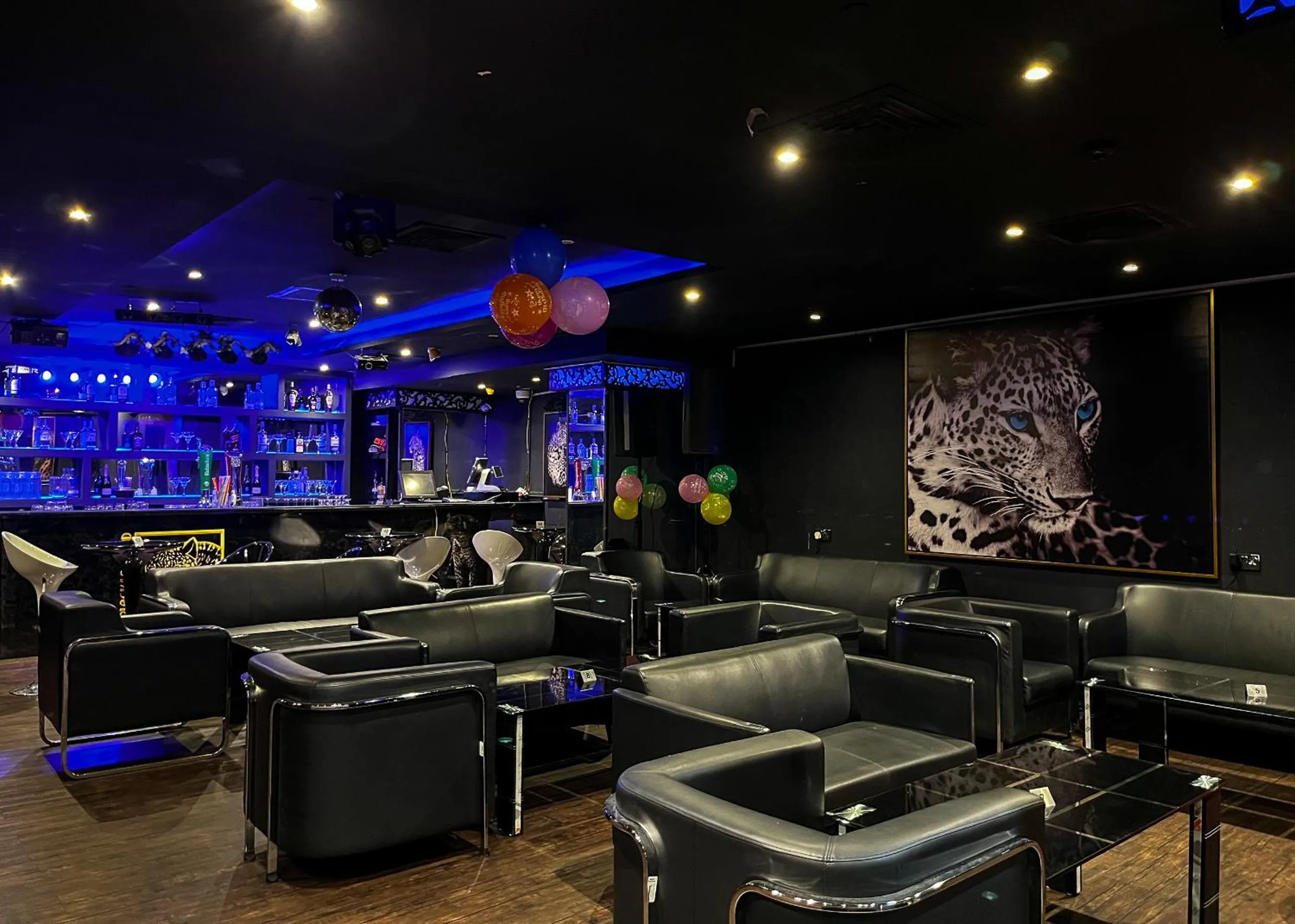 Restaurant/places to eat in Al Mansour Plaza Hotel