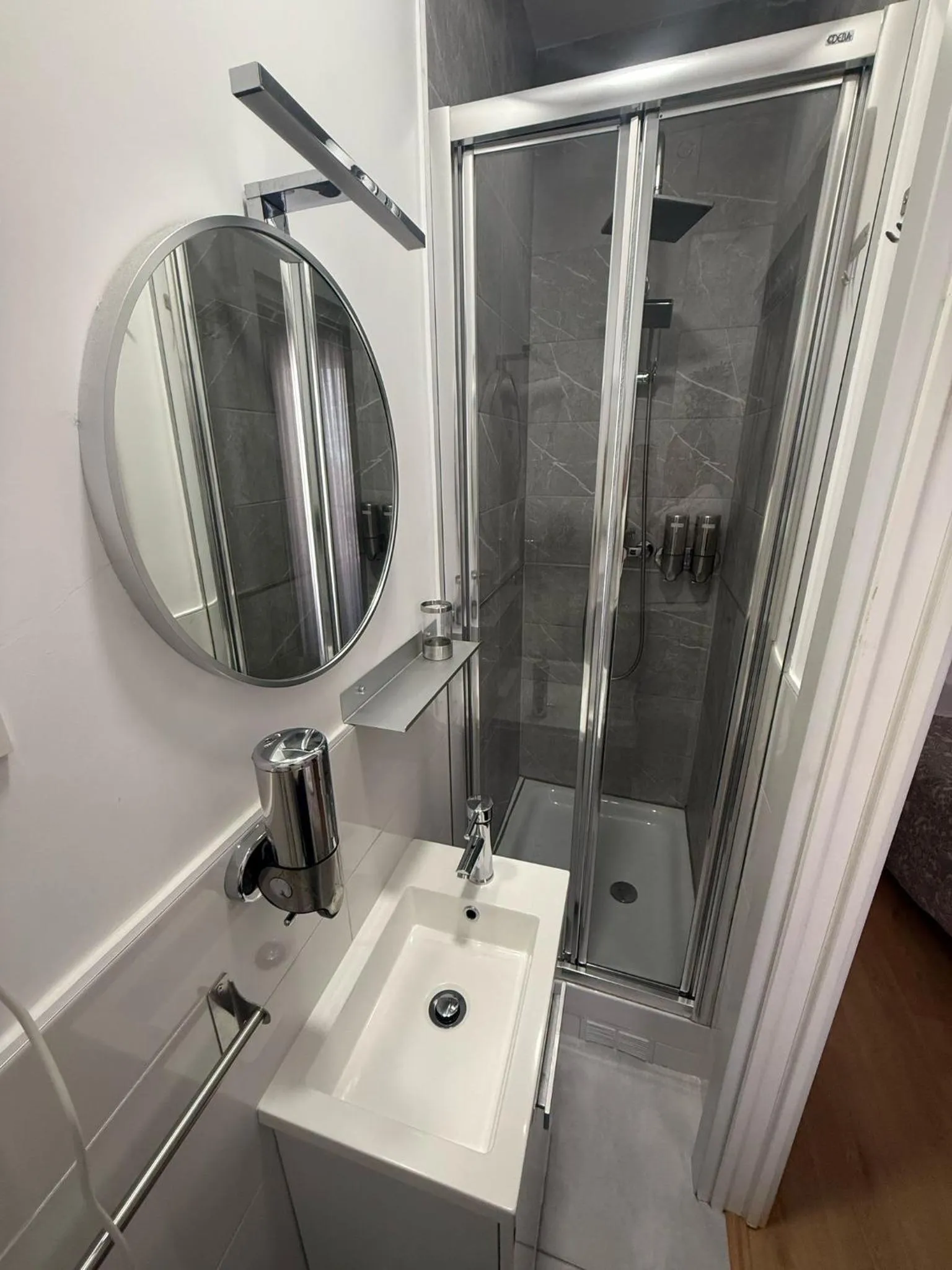 Bathroom in Hostal Comercial