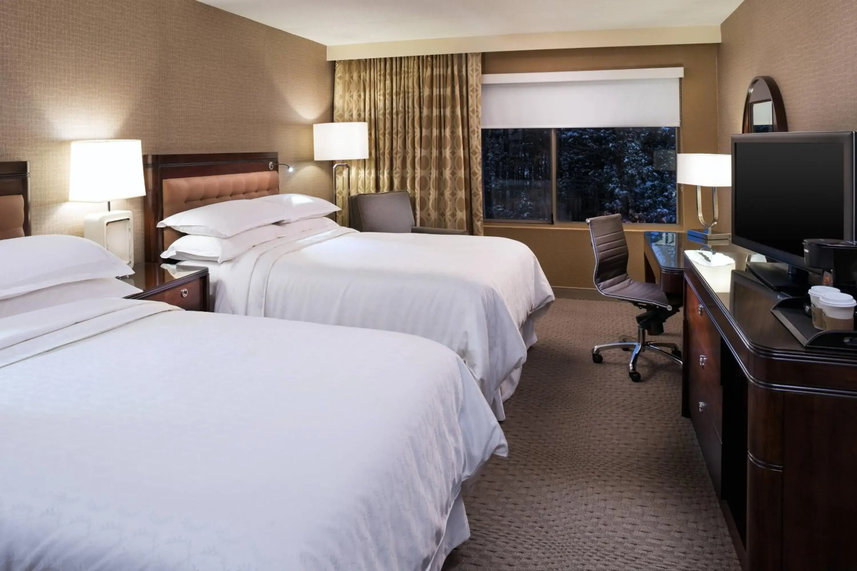 Double Room with Two Double Beds in Sheraton Hartford South Double Room with Two Double Beds in Sheraton Hartford South