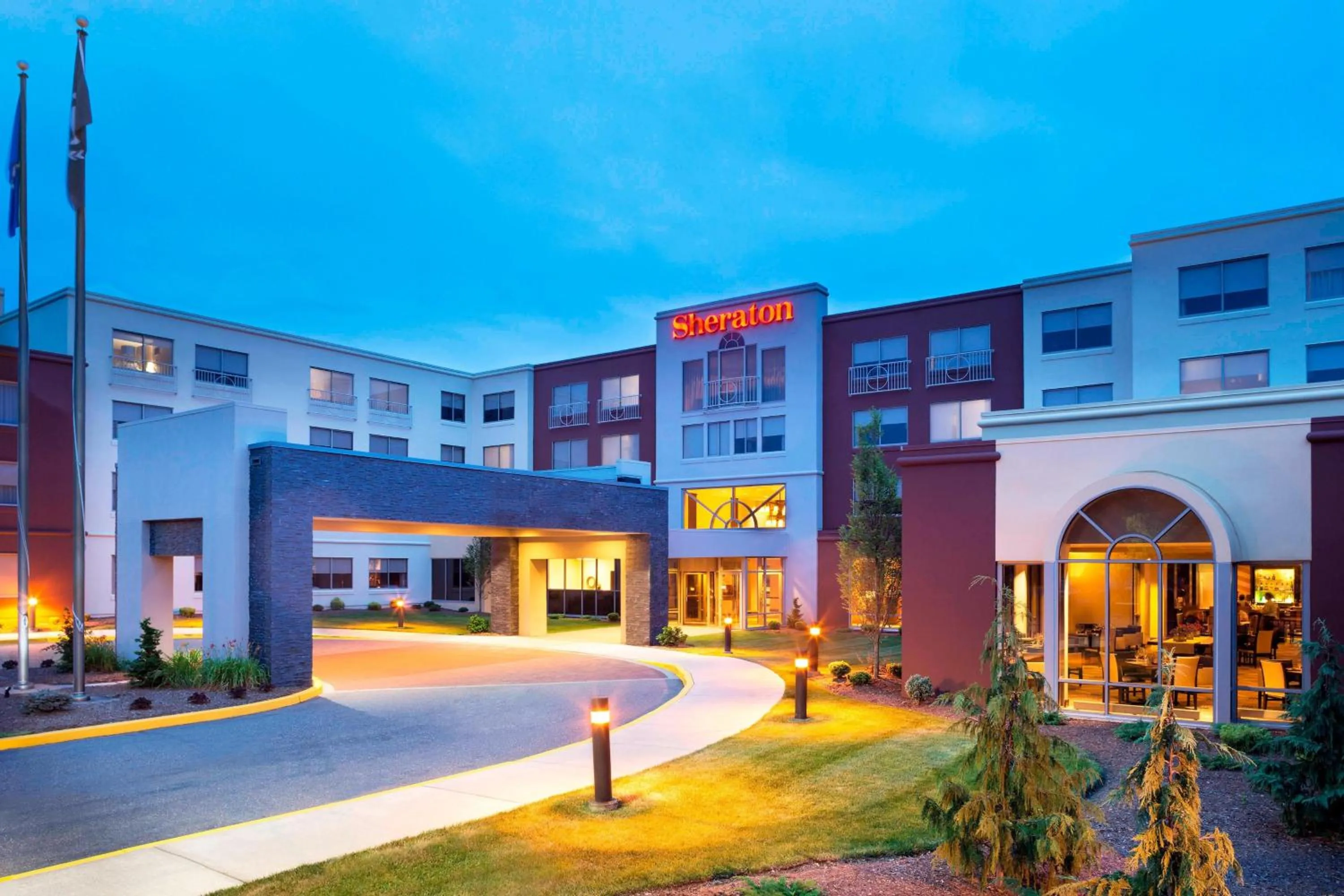 Property building in Sheraton Hartford South