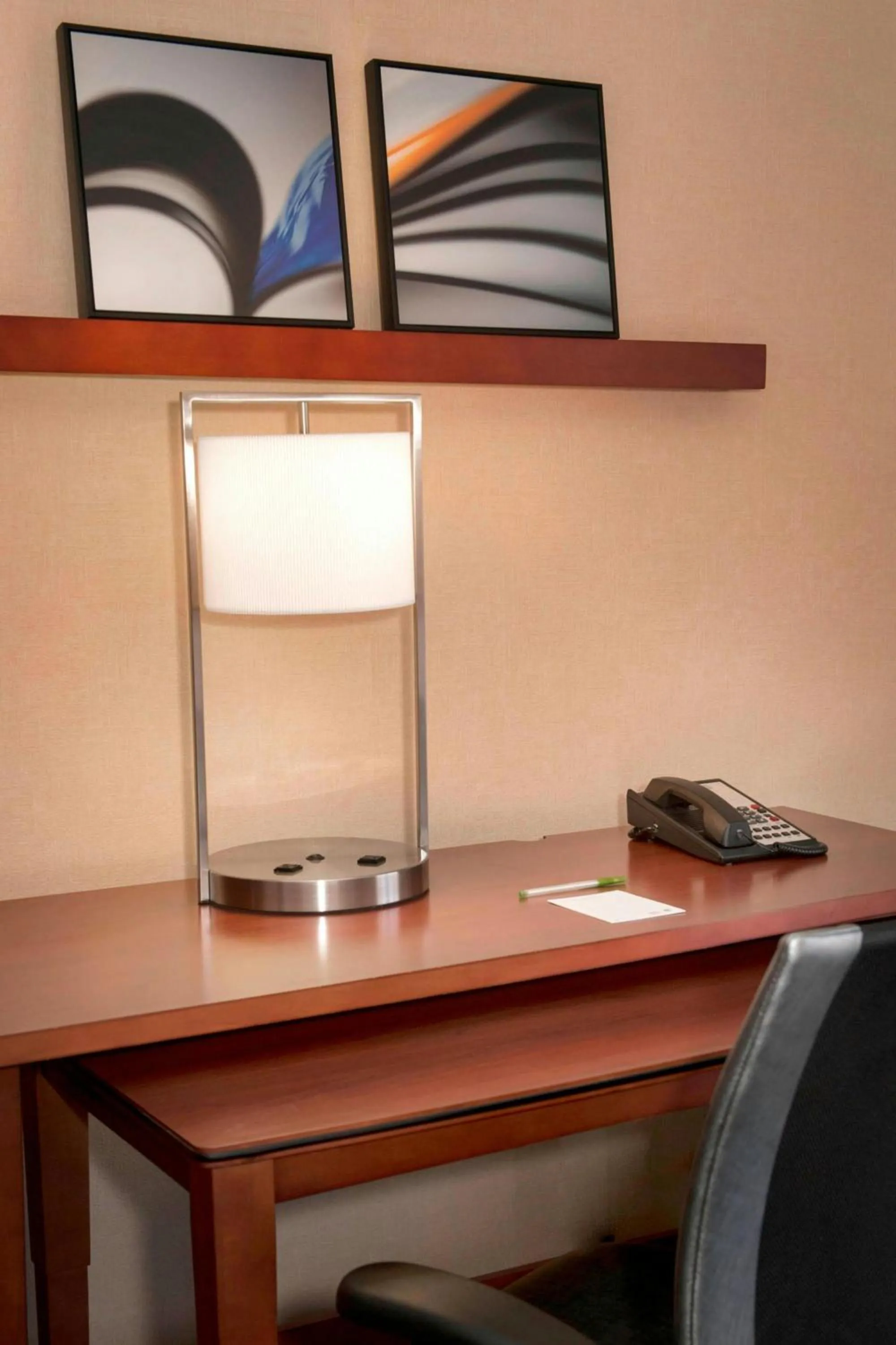 Photo of the whole room in Courtyard By Marriott Hartford Windsor Airport