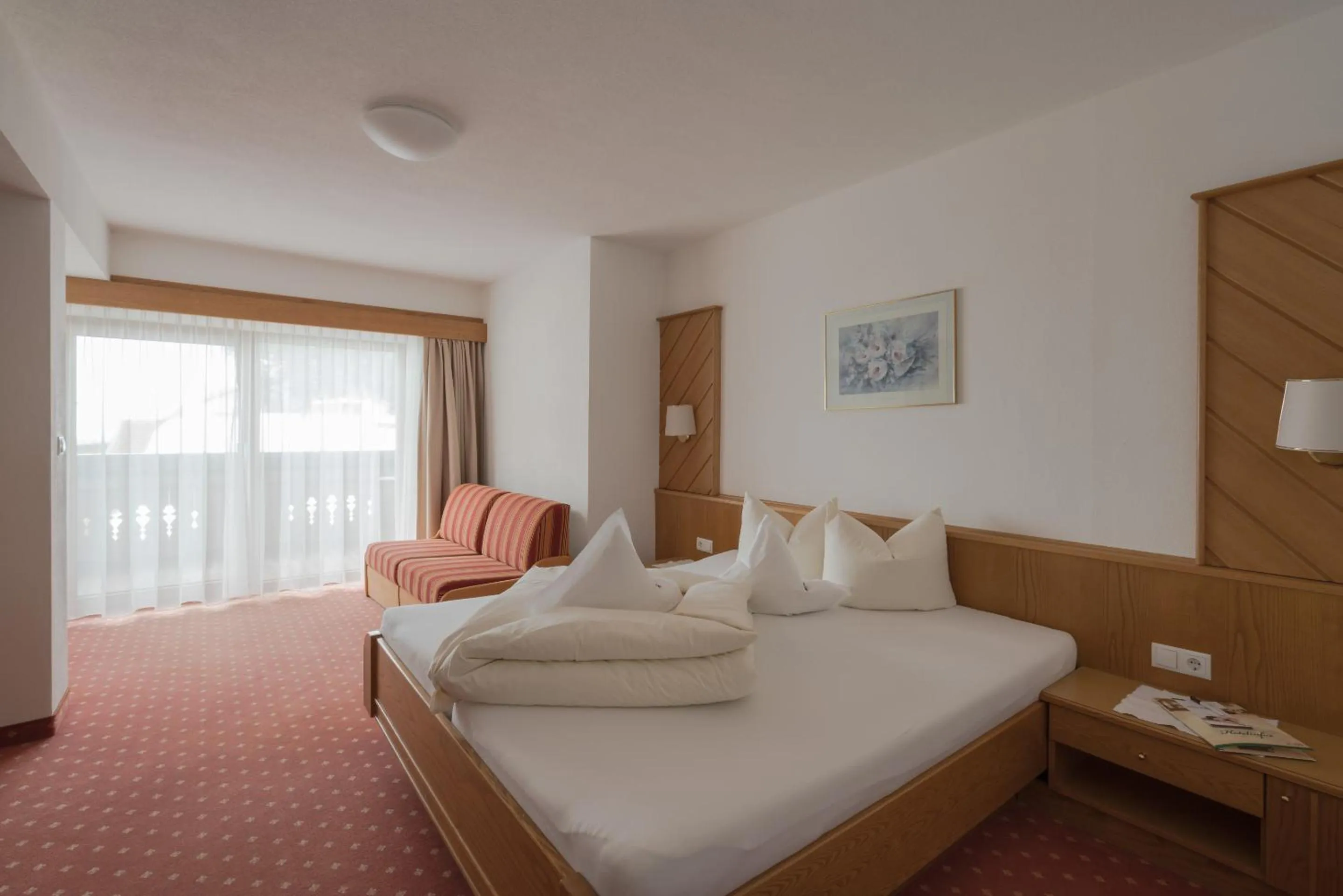 Photo of the whole room, Bed in Tauferberg